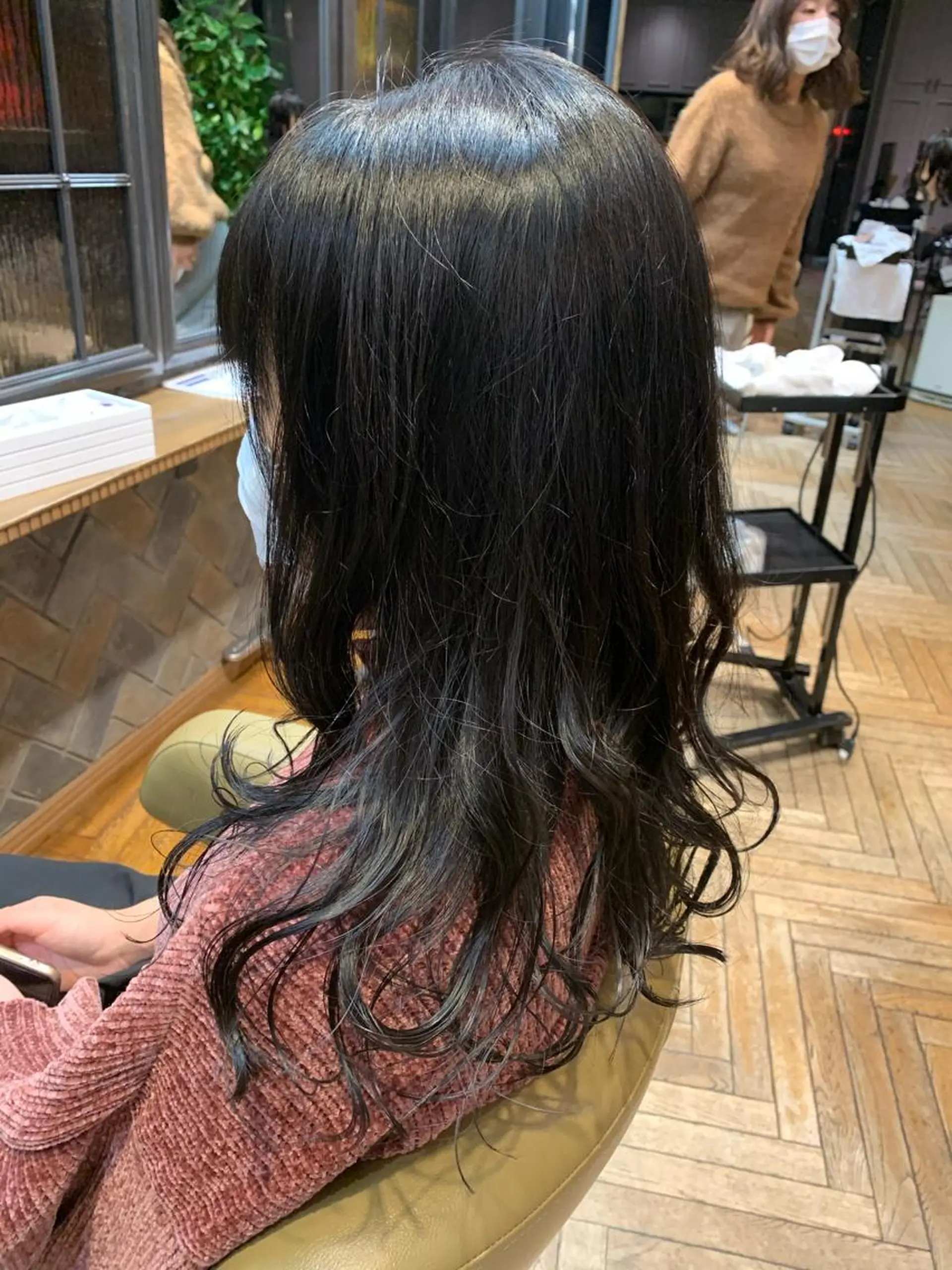 セミロング カラー ブルーカラー ブルージュ ネイビーカラー ごとう さなのヘアスタイル