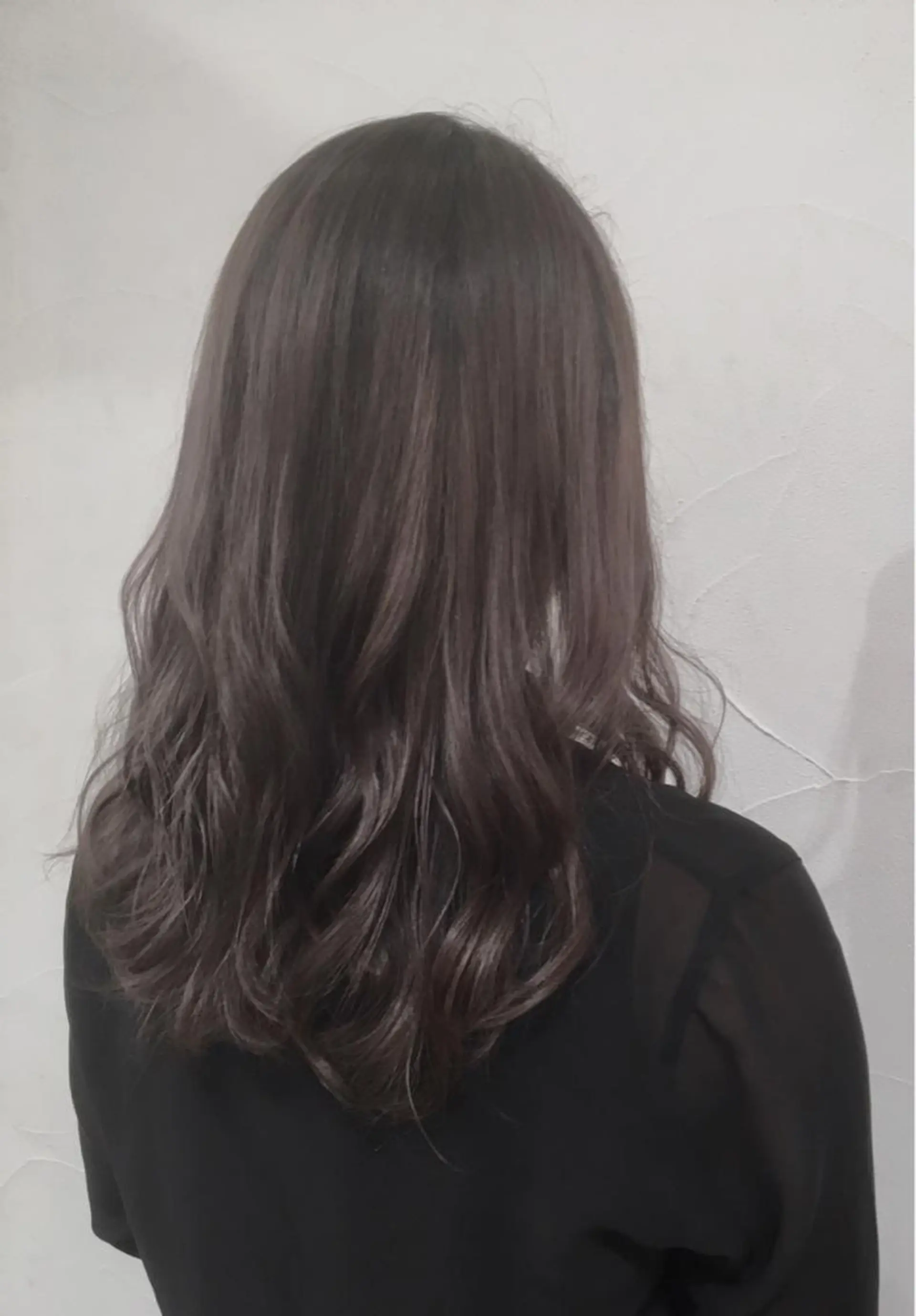 セミロング カラー アッシュ アッシュグレー グラデーションカラー パープルカラー パープルアッシュ ヘアカラー 乳井 悠香のヘアスタイル