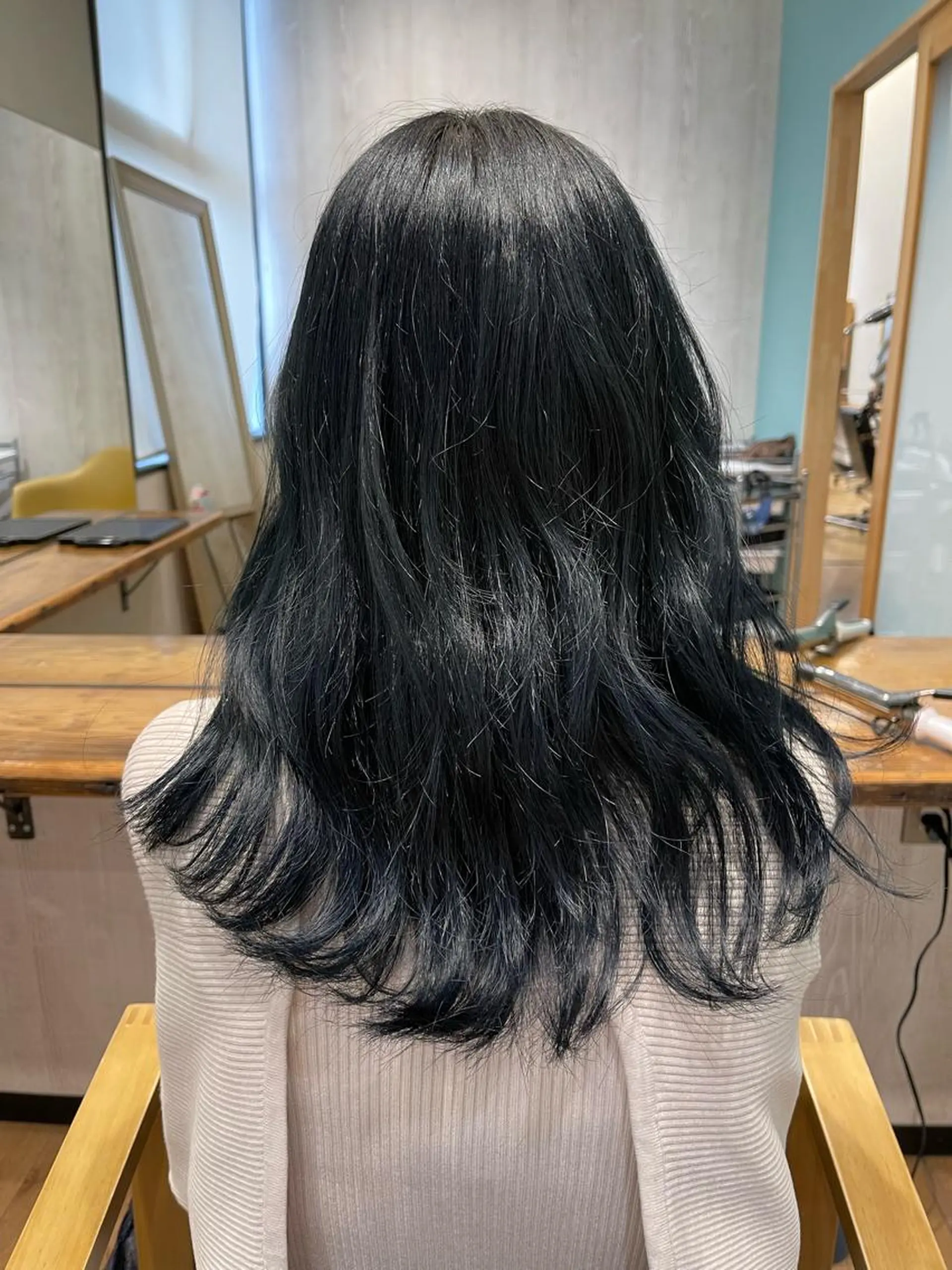 ロング カラー 黒髪 ブルーカラー ブルーブラック ヘアカラー Rolen.所属・佐藤 海璃のヘアスタイル