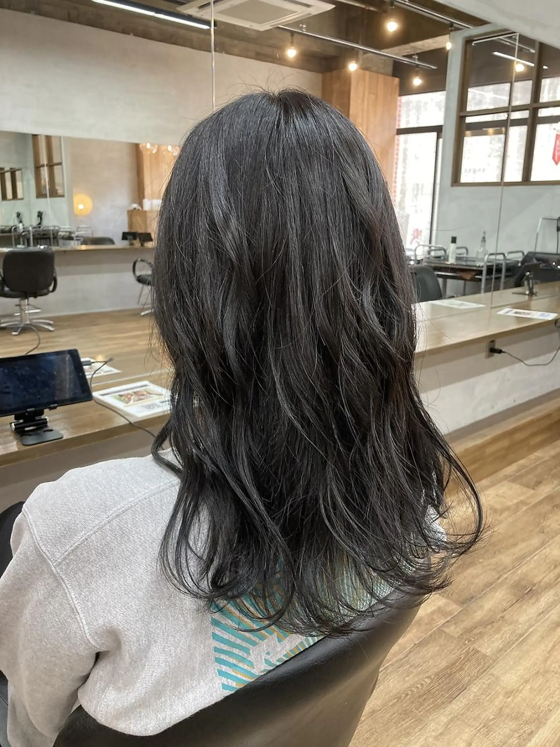 ミディアム カラー 透明感カラー ダークグレー ANGELICA 天理店のヘアスタイル