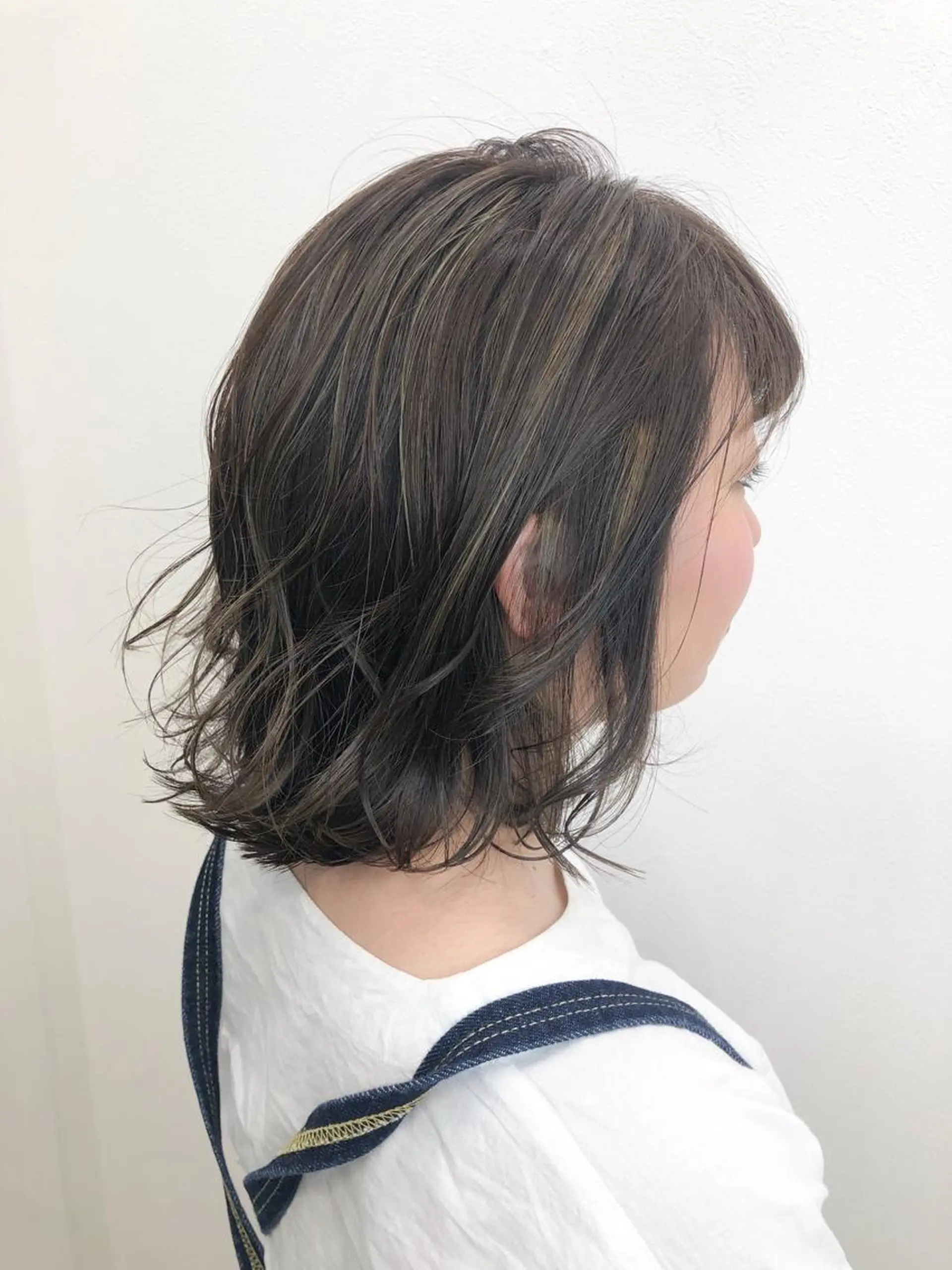 ミディアム ハイライト a .のヘアスタイル