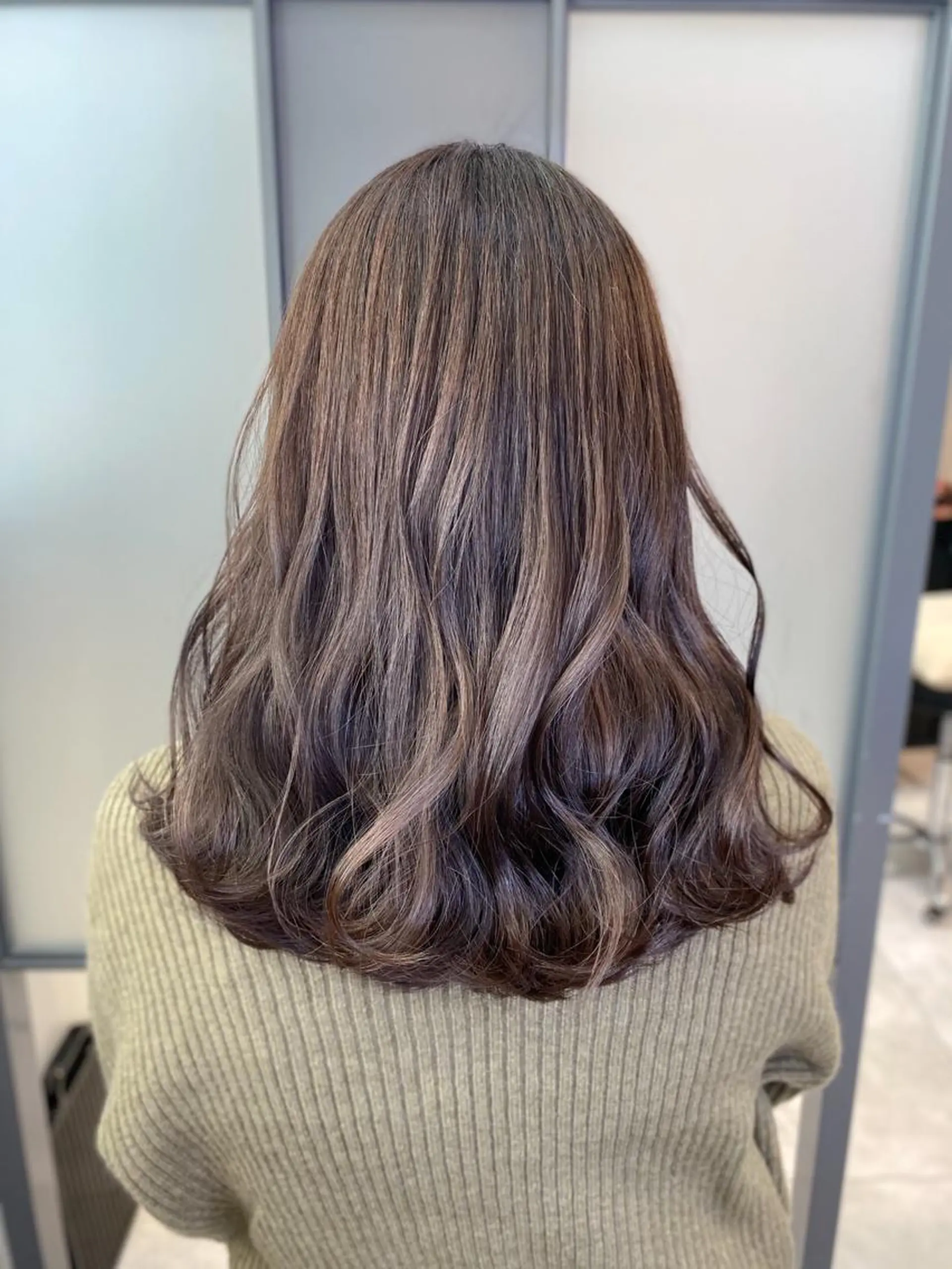セミロング カラー ベージュカラー オリーブベージュ カット ヘアカラー eclair.髪質改善&トリートメント所属・【艶髪、透明感】西村 有司のヘアスタイル