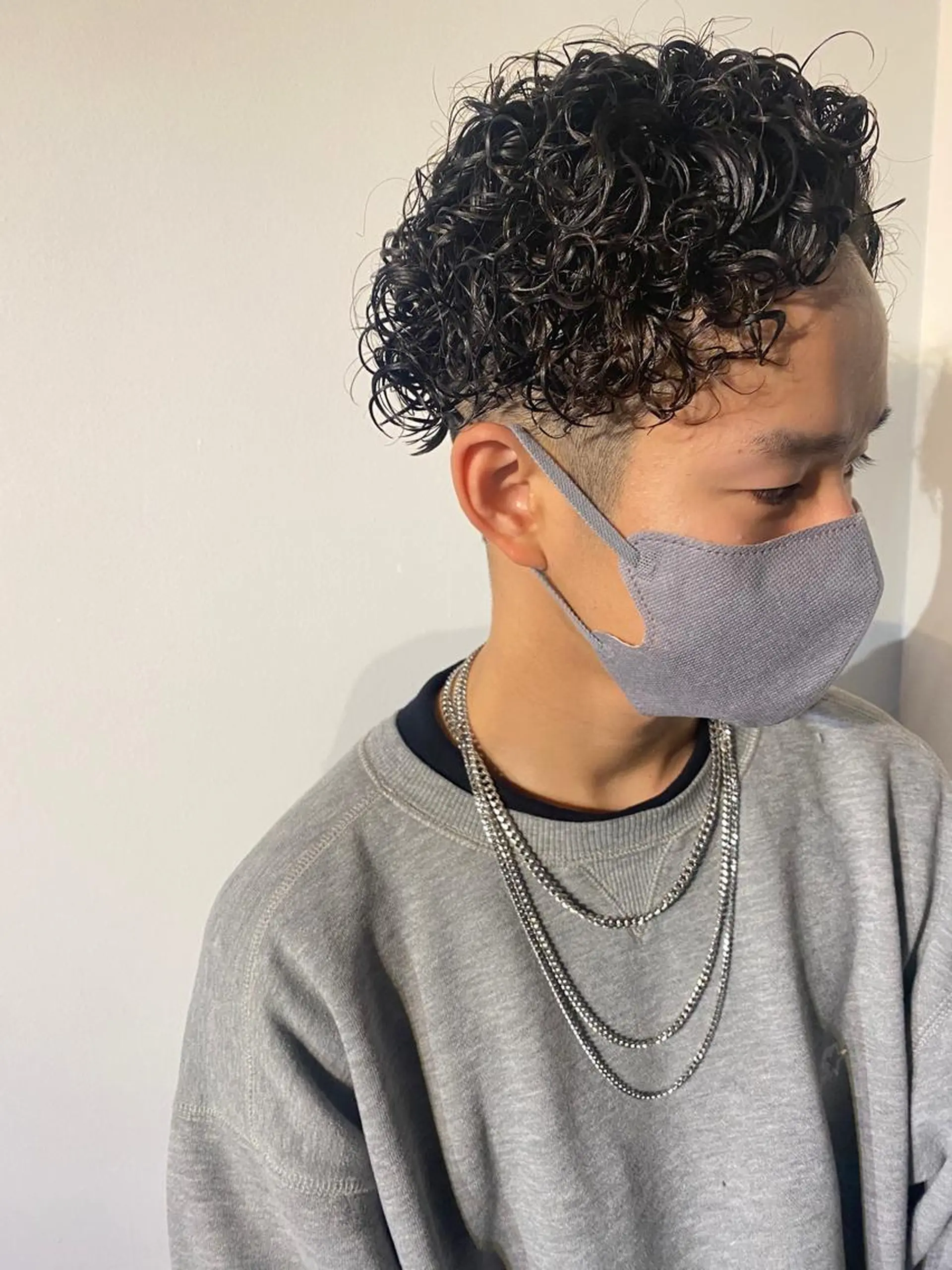 ミディアム パーマ メンズ ミディアムパーマ メンズブリーチ コンマヘア フェードカット メンズハイライト 🔹YUTA🔹 メンズパーマのヘアスタイル
