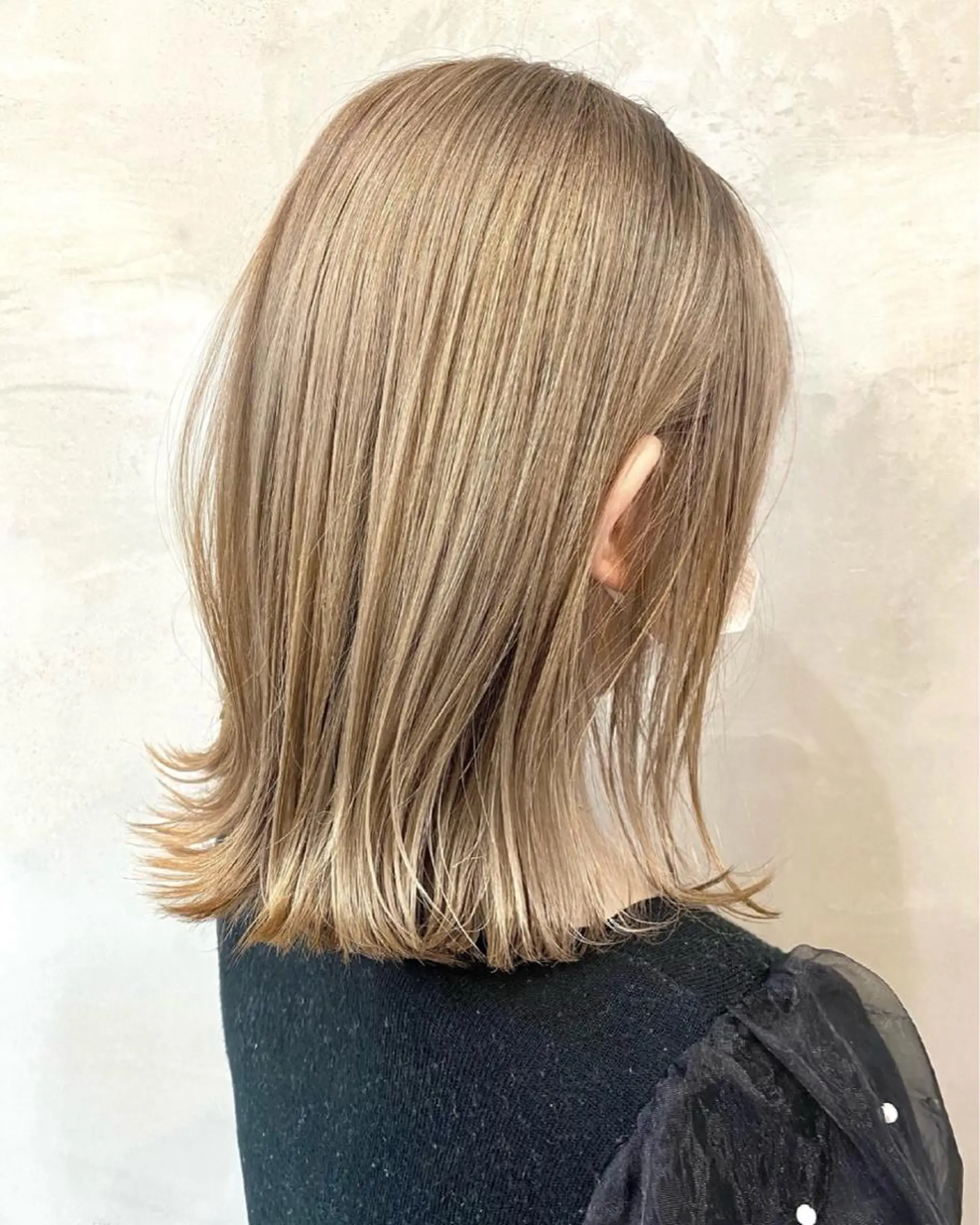 セミロング カラー ベージュカラー ブリーチ ケアブリーチ ダブルカラー ミルクティーベージュ カット ヘアカラー トリートメント pesca 長町南店 OIKAWAのヘアスタイル