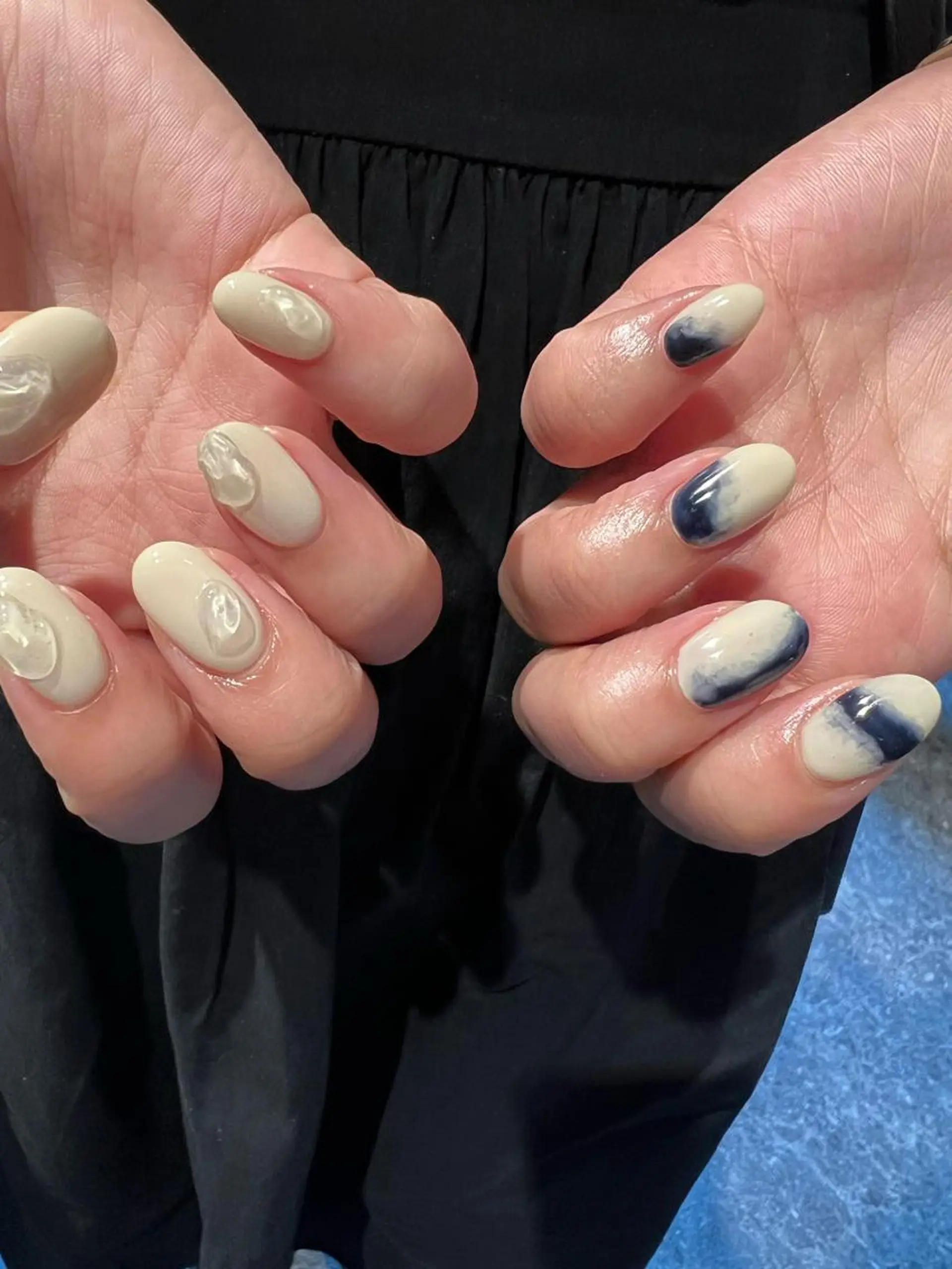 ネイル ネイビー ニュアンスネイル ハンドネイル ヘアメイクネイリスト 💄💅hidemiのネイルデザイン