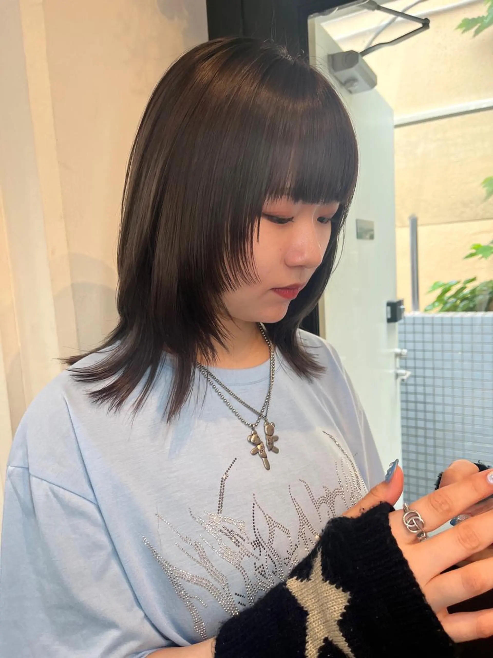 ミディアム 顔まわりレイヤー レイヤーカット ウルフカット Airi 韓国🫧 レイヤーカットのヘアスタイル