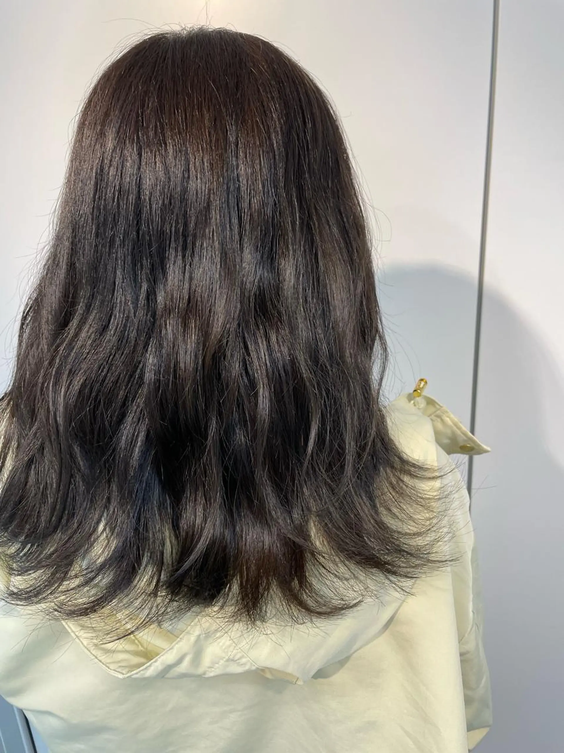 セミロング カラー アッシュ アッシュブラウン ブラウンカラー 🍮中山詩乃🍮顔 まわりデザイン◎のヘアスタイル