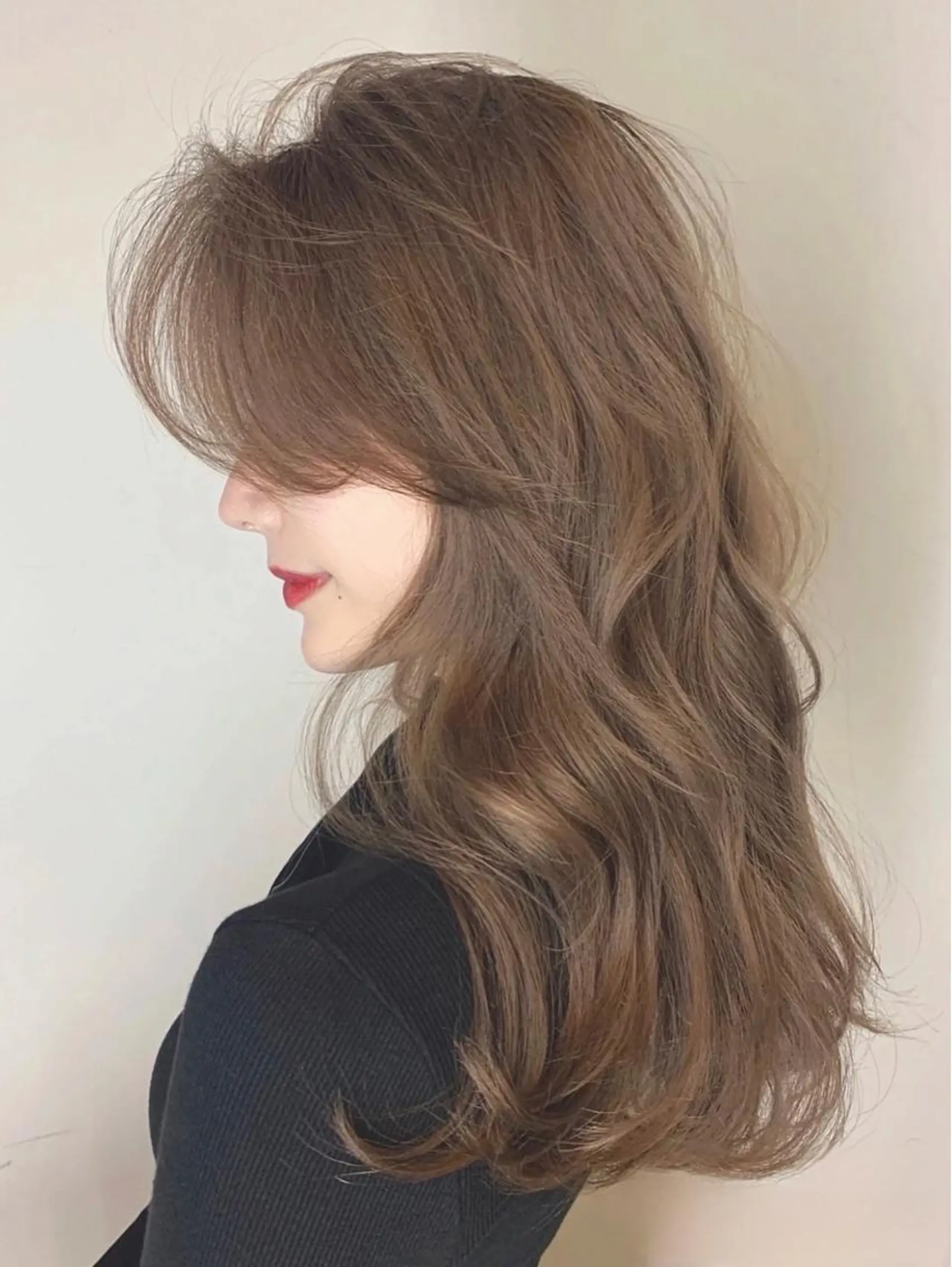 セミロング カラー アッシュ ベージュカラー ブリーチ 透明感カラー カット ヘアカラー トリートメント 鈴木 一貴のヘアスタイル