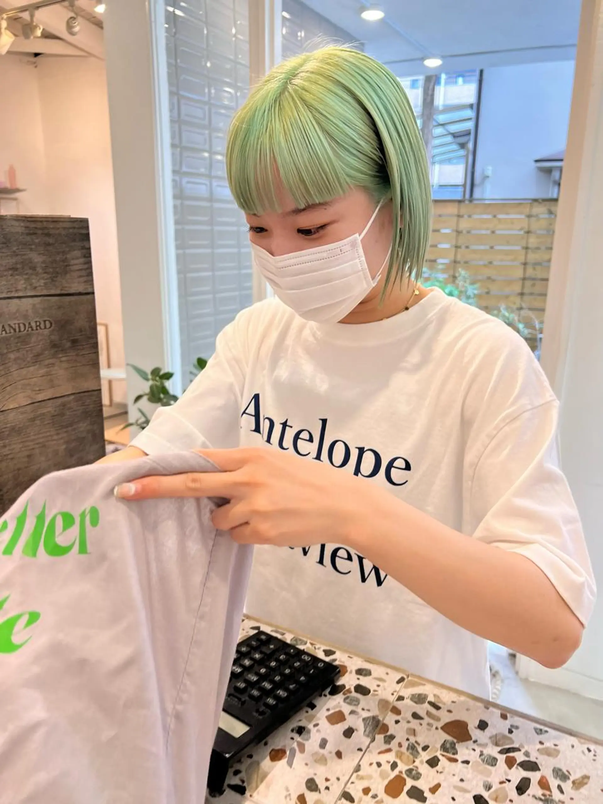 ミディアム カラー ブリーチカラーが人気 onnuのヘアスタイル