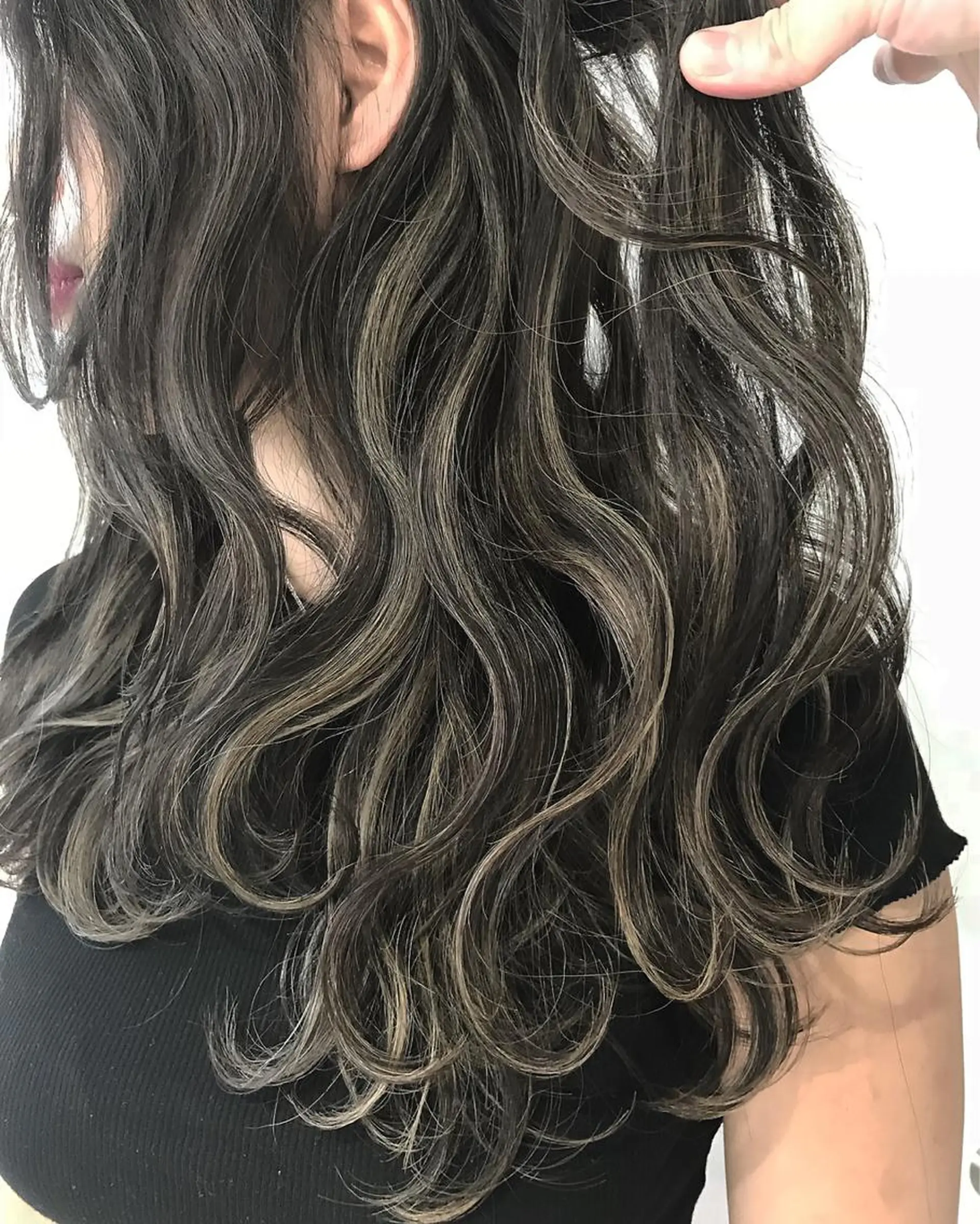 ロング カラー ハイライトカラー ハイライト 髪質改善land千葉所属・阿部 圭悟のヘアスタイル