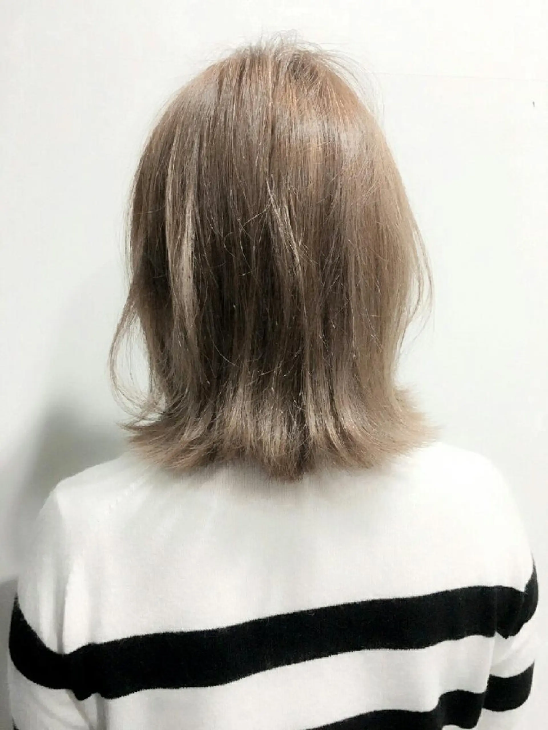 カラー ショート ブリーチ イエローカラー Elsa エルサのヘアスタイル