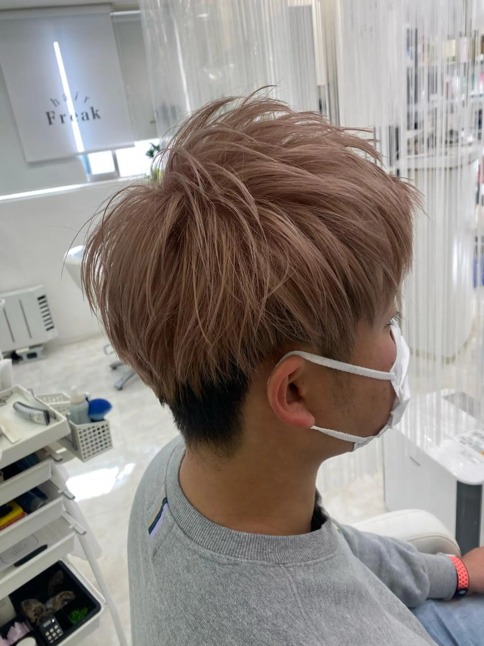 ショート カラー メンズ メンズブリーチ ブリーチ hair Freak所属・佐藤 祥太のヘアスタイル