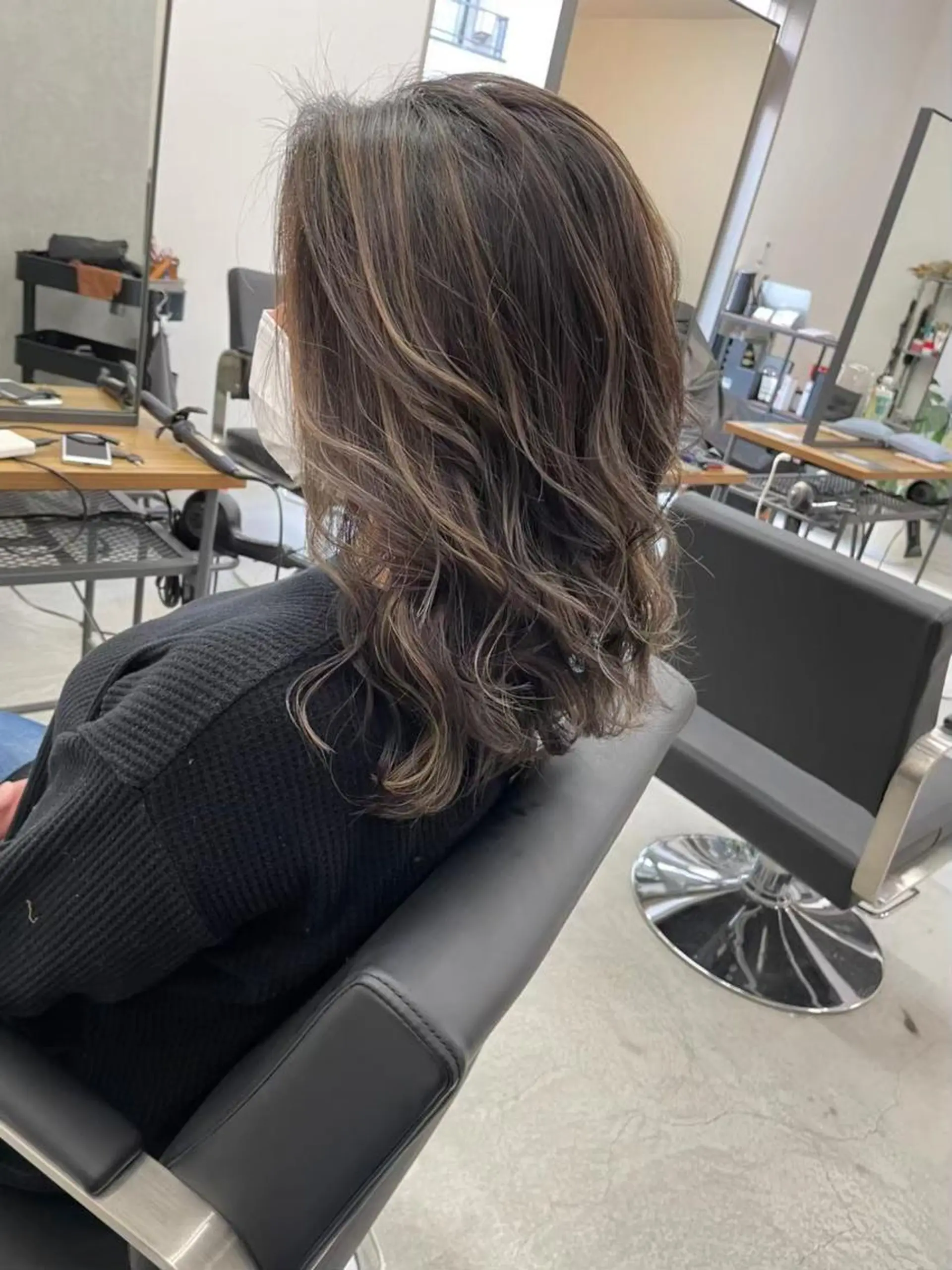 ミディアム カラー ヘアアレンジ パーマ ネイル マツエク・マツパ アイブロウ ショートボブ ミディアムパーマ バレイヤージュ ブリーチ ケアブリーチ カラー特化サロン大阪 ルービック江坂/新城のヘアスタイル