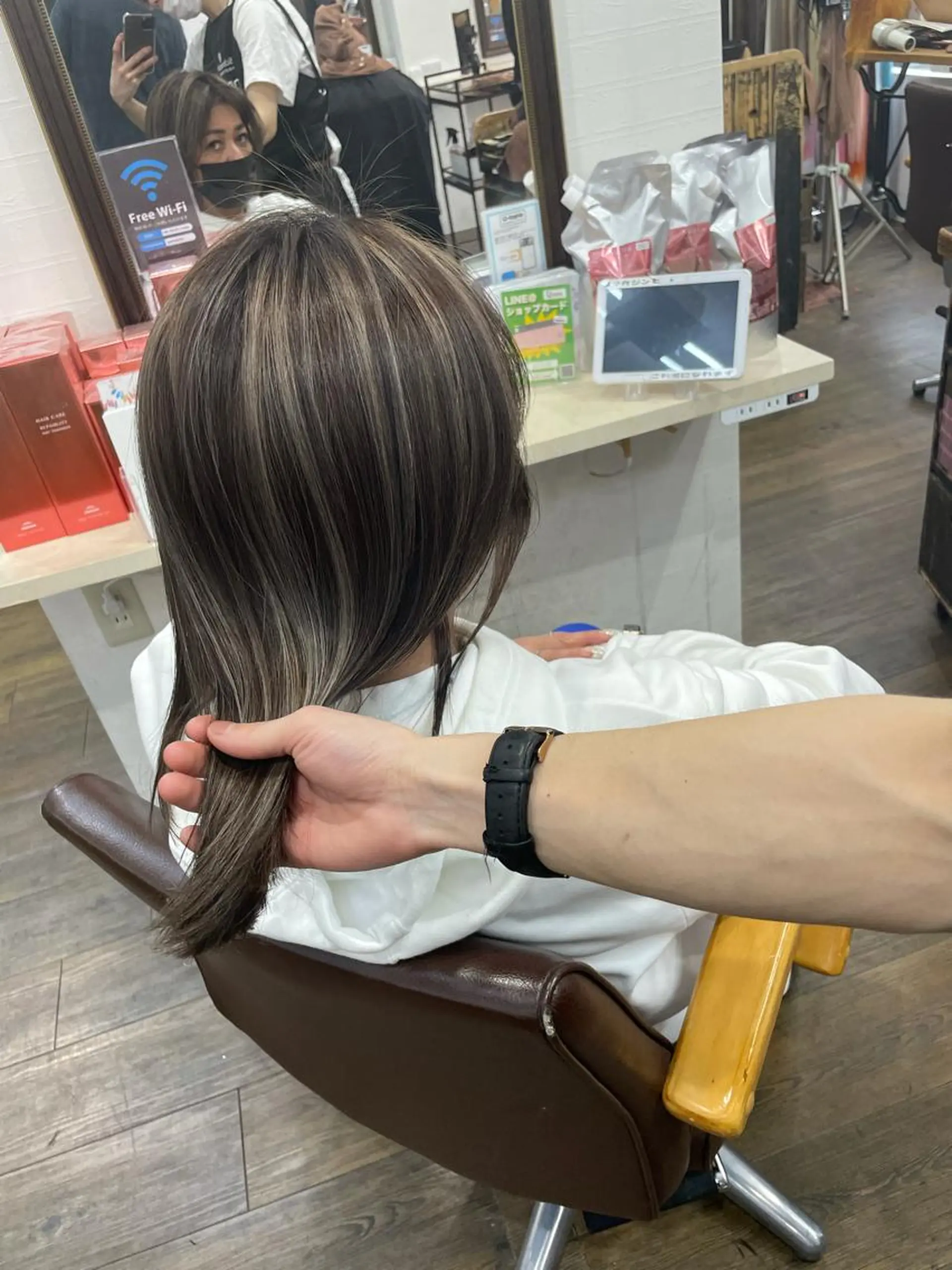 ミディアム カラー ヒカ/外国人風 デザインカラーのヘアスタイル