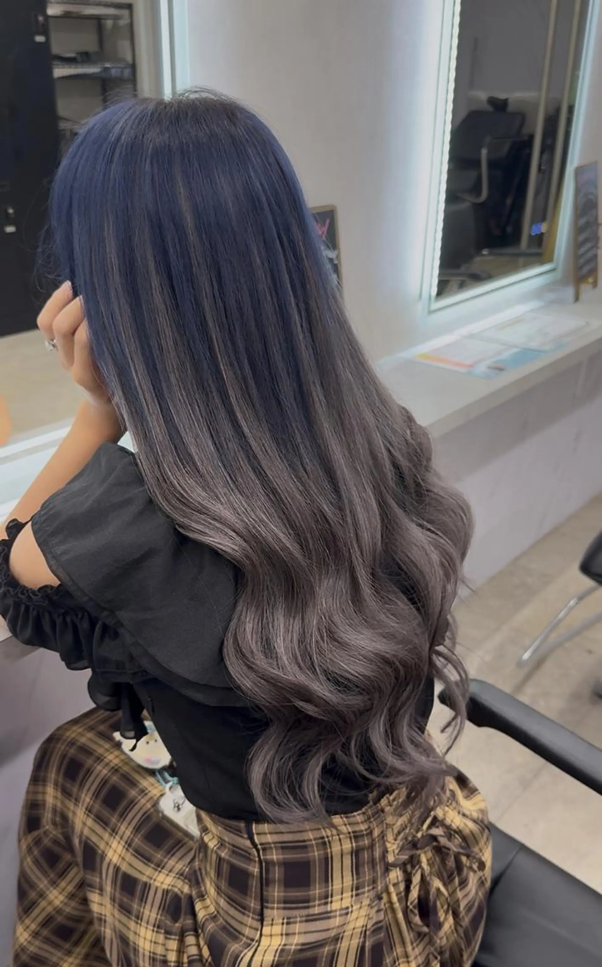 ロング カラー extension d.cのヘアスタイル