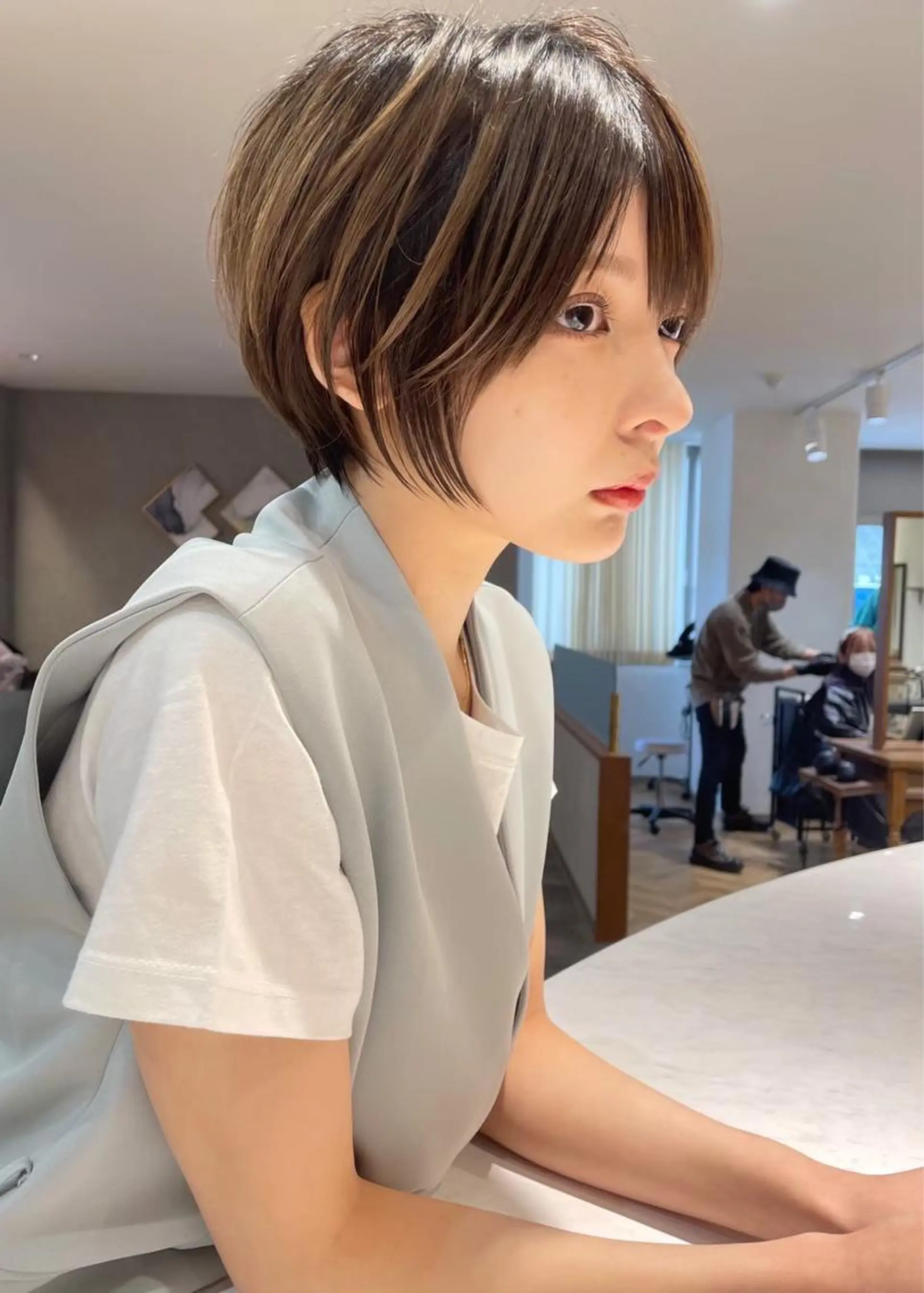 ショート カット ヘアカラー トリートメント 💛美髪ハイトーン LEON🩶のヘアスタイル