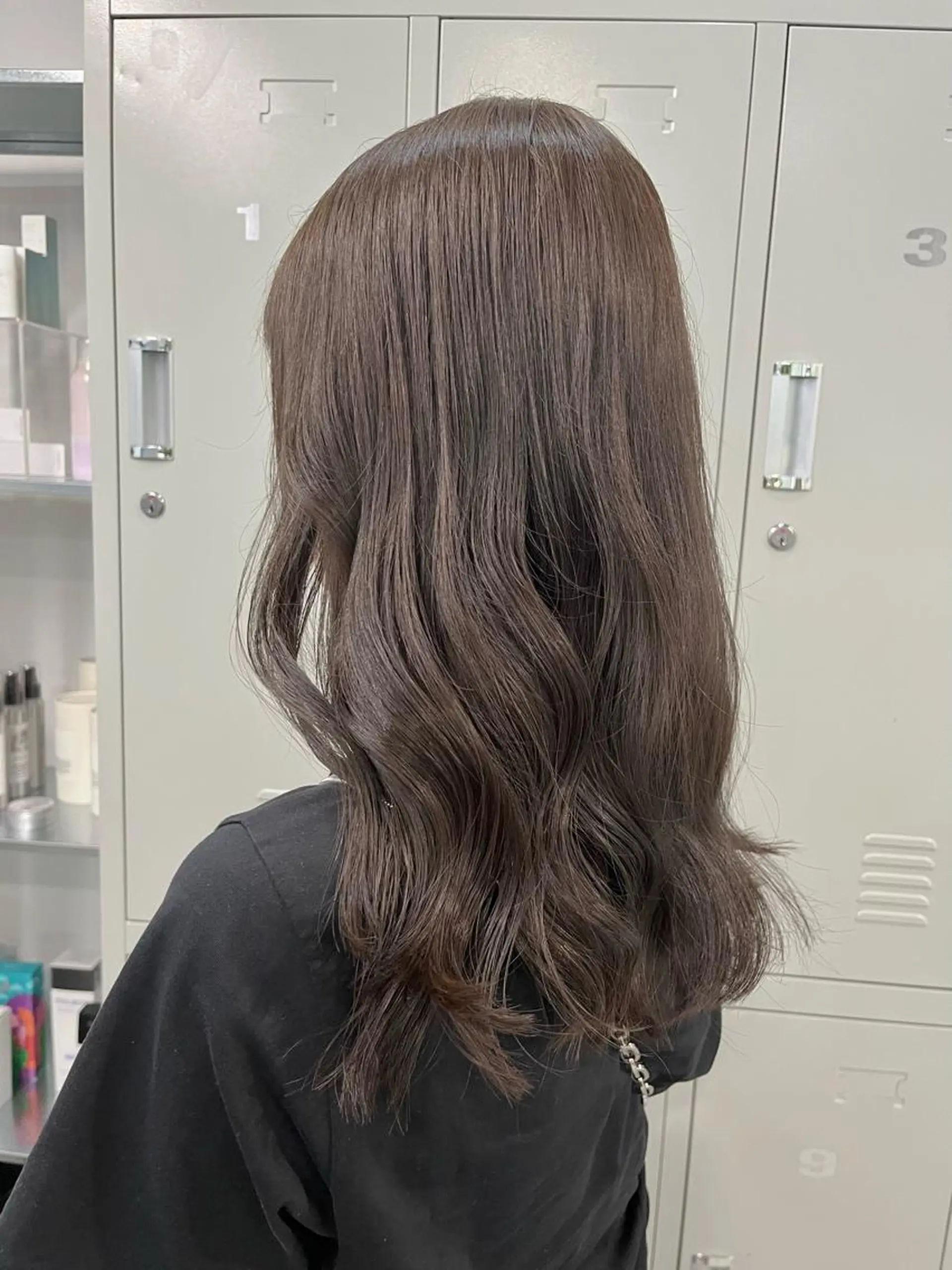 ロング ブリーチなしカラー ダブルカラーエクステのヘアスタイル