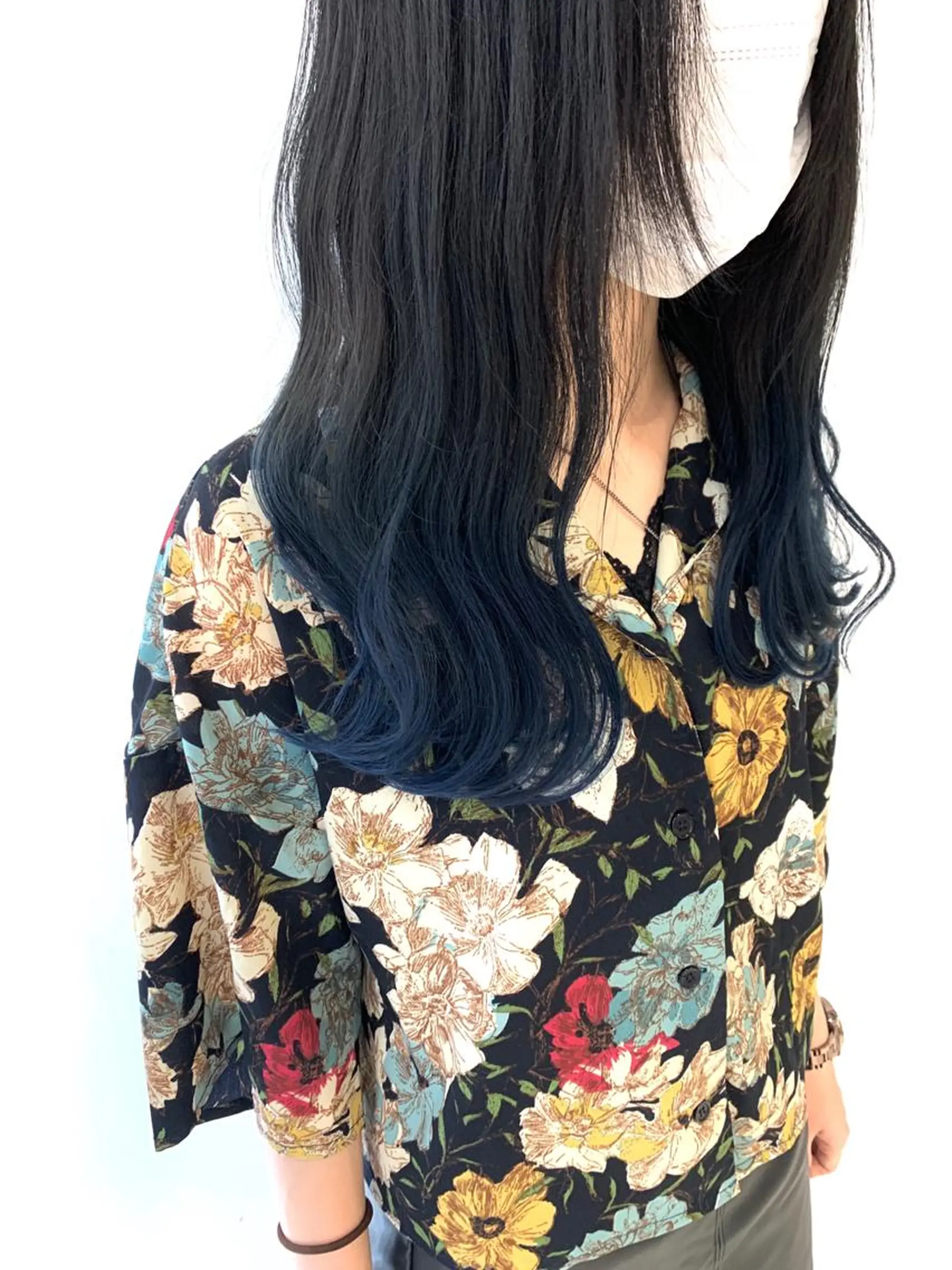 セミロング カラー ブルーカラー グラデーションカラー ネイビーカラー ヘアカラー トリートメント ヘアセット 無料カットモデル募集 スタイリスト石井大夢のヘアスタイル