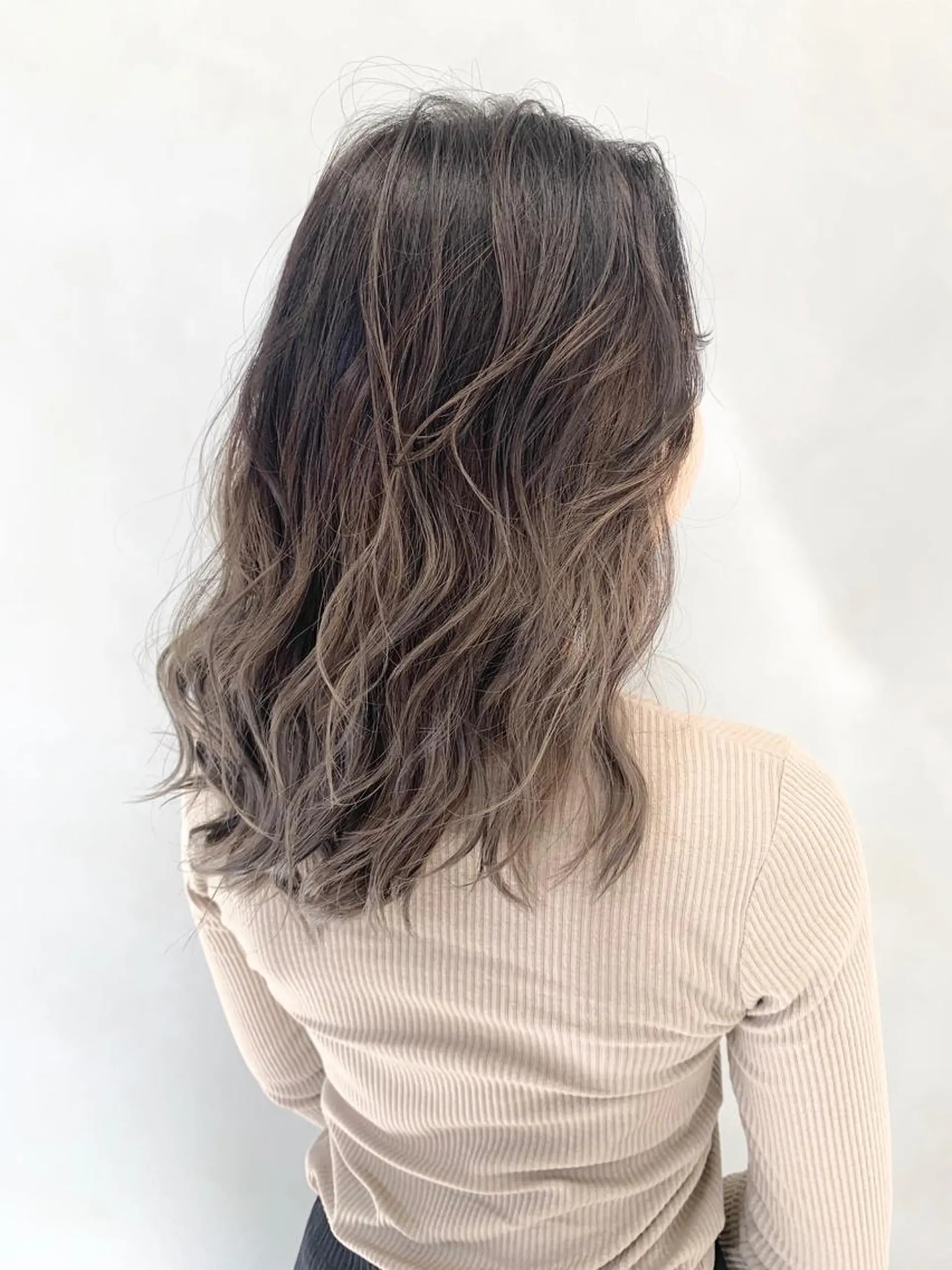 ミディアム カラー ブリーチ グラデーションカラー グレージュ ヘアカラー 💈平島 拓也💈のヘアスタイル