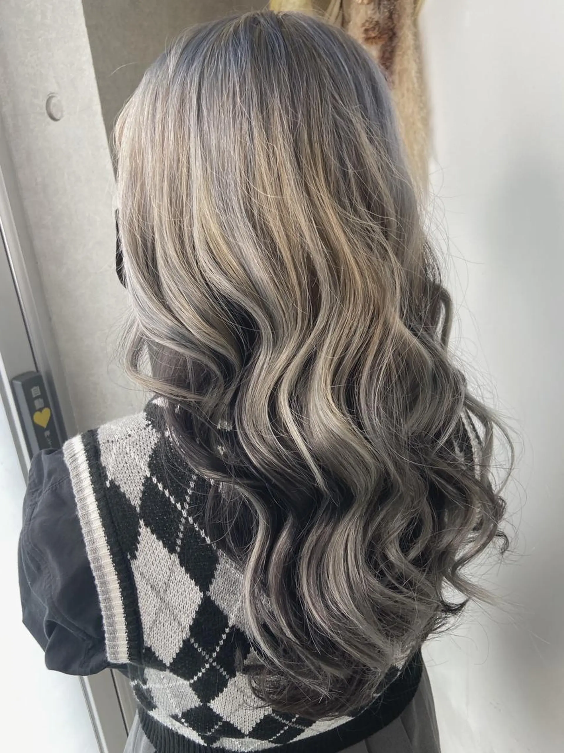 ロング カラー グラデーションカラー シルバー 後藤 卓哉のヘアスタイル