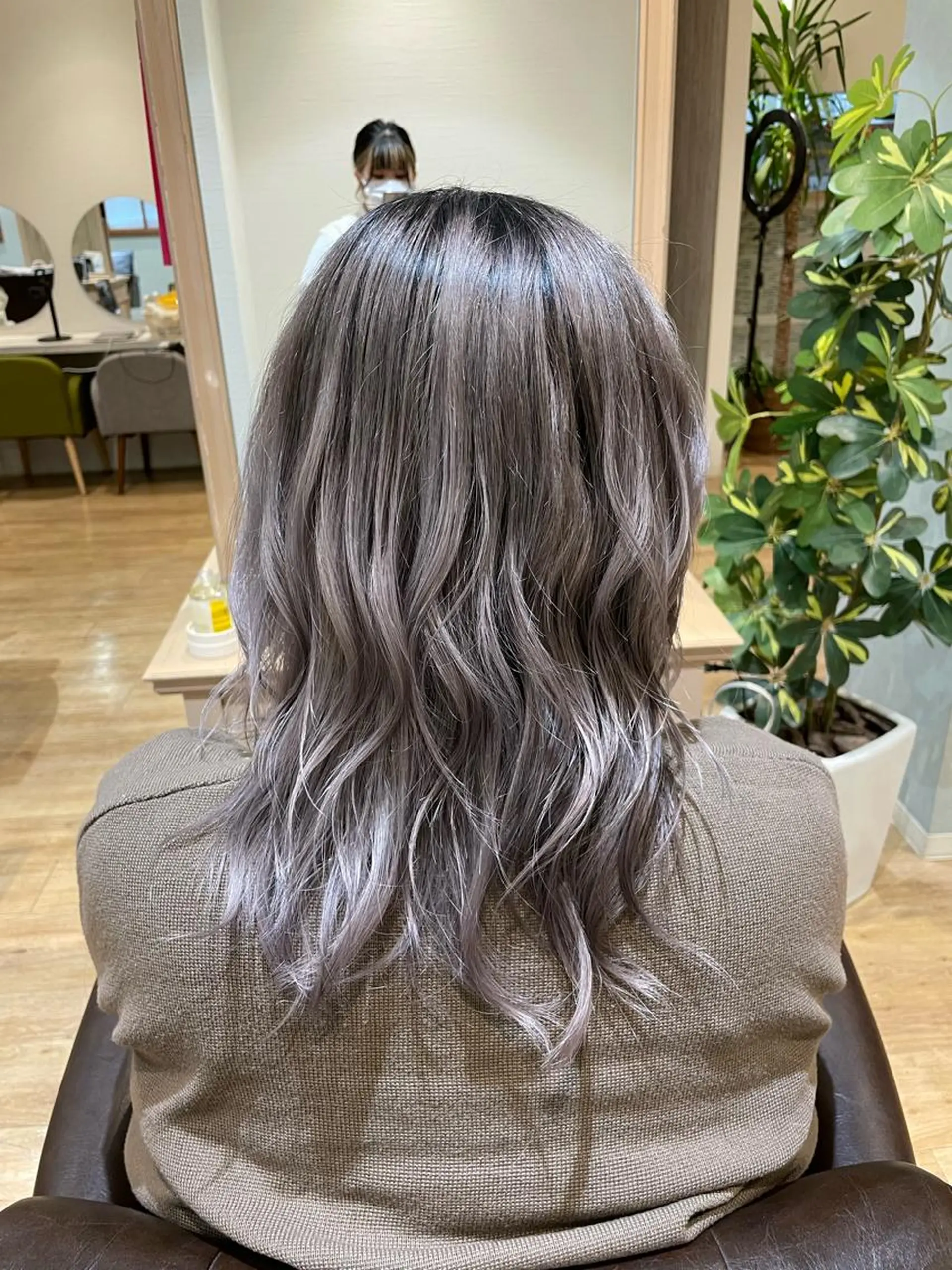 カラー シルバー ホワイトシルバー 高嶋 憂蘭々のヘアスタイル