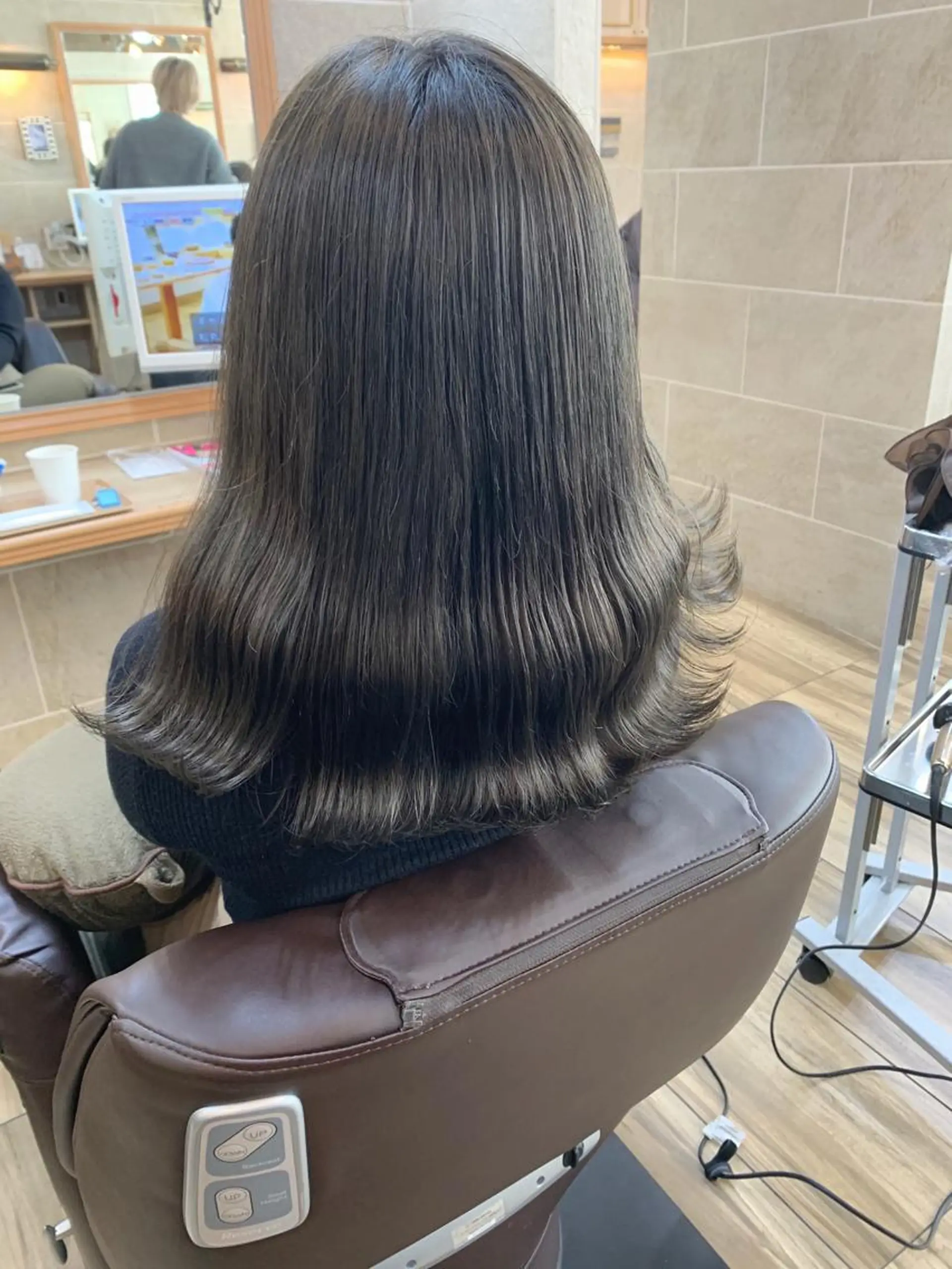 ミディアム カラー グレージュ オリーブグレージュ オリーブグレー ヘアカラー トリートメント 平尾 拓也のヘアスタイル