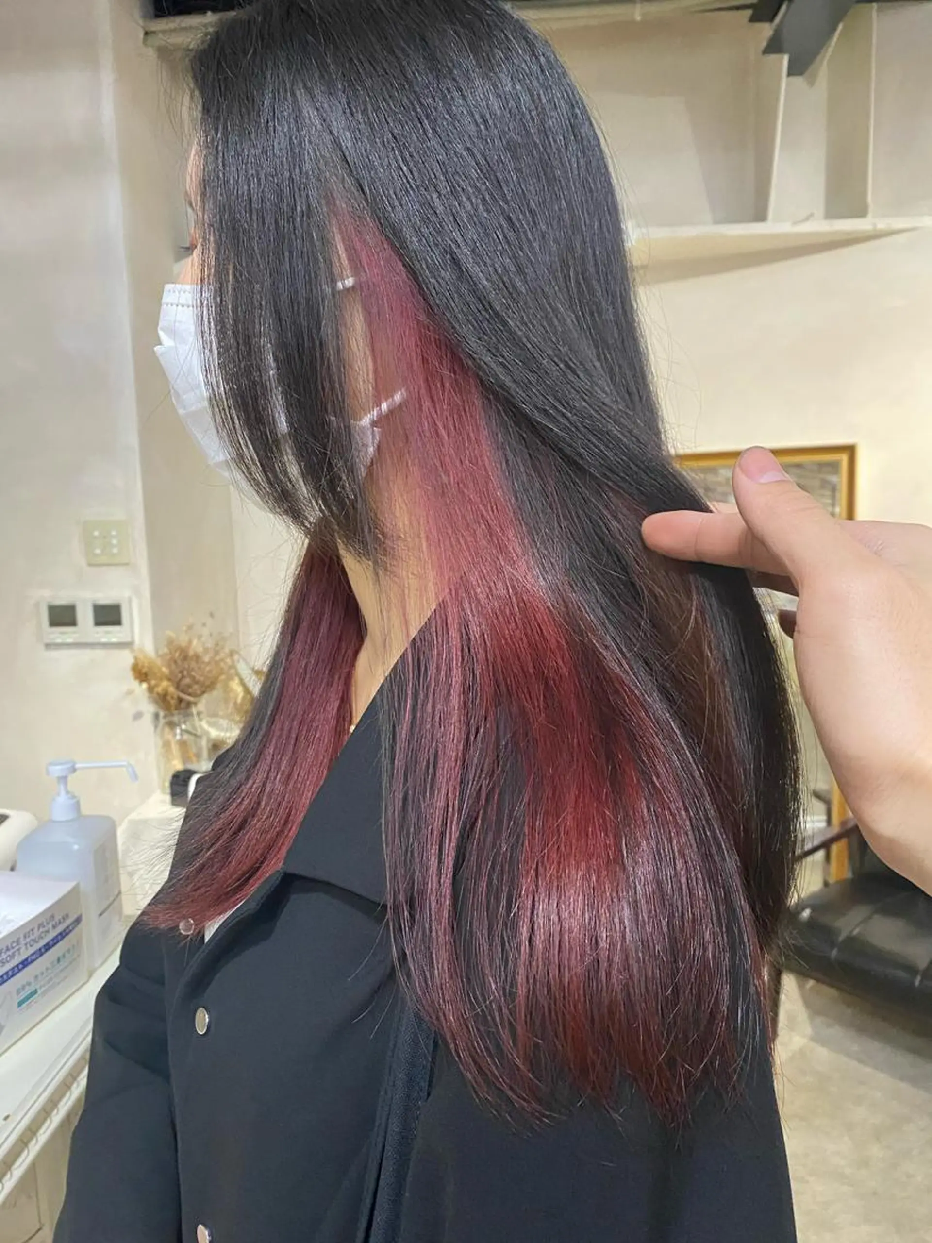 ロング カラー ブリーチ インナーカラー ピンクカラー レッドカラー ヘアカラー ALLY（アリー）所属・ミニモお気に入り数 No.1宍戸雄弥のヘアスタイル
