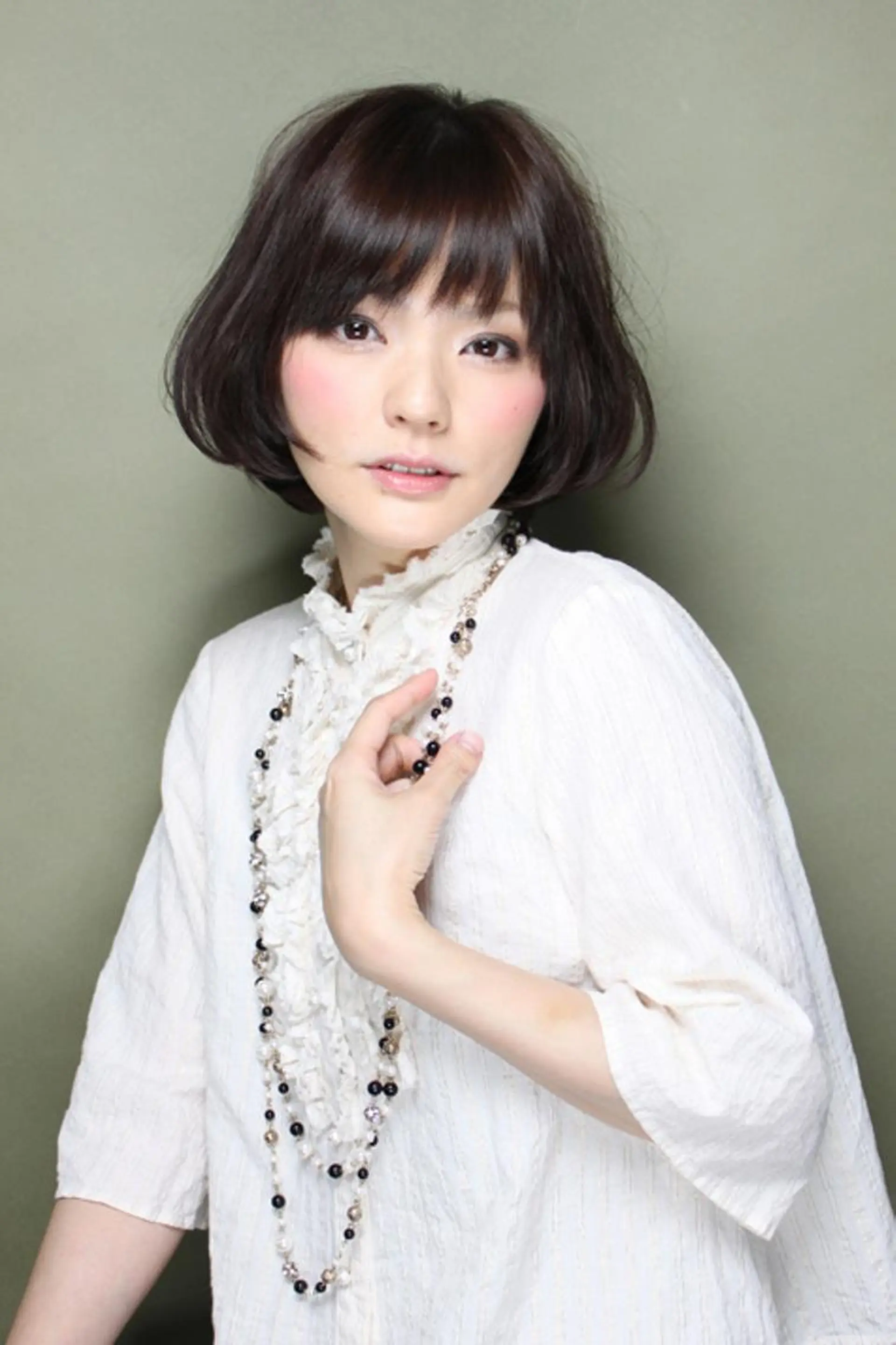ショート カラー アッシュ アッシュブラウン ブラウンカラー ボブ カット ヘアカラー 山田 周のヘアスタイル