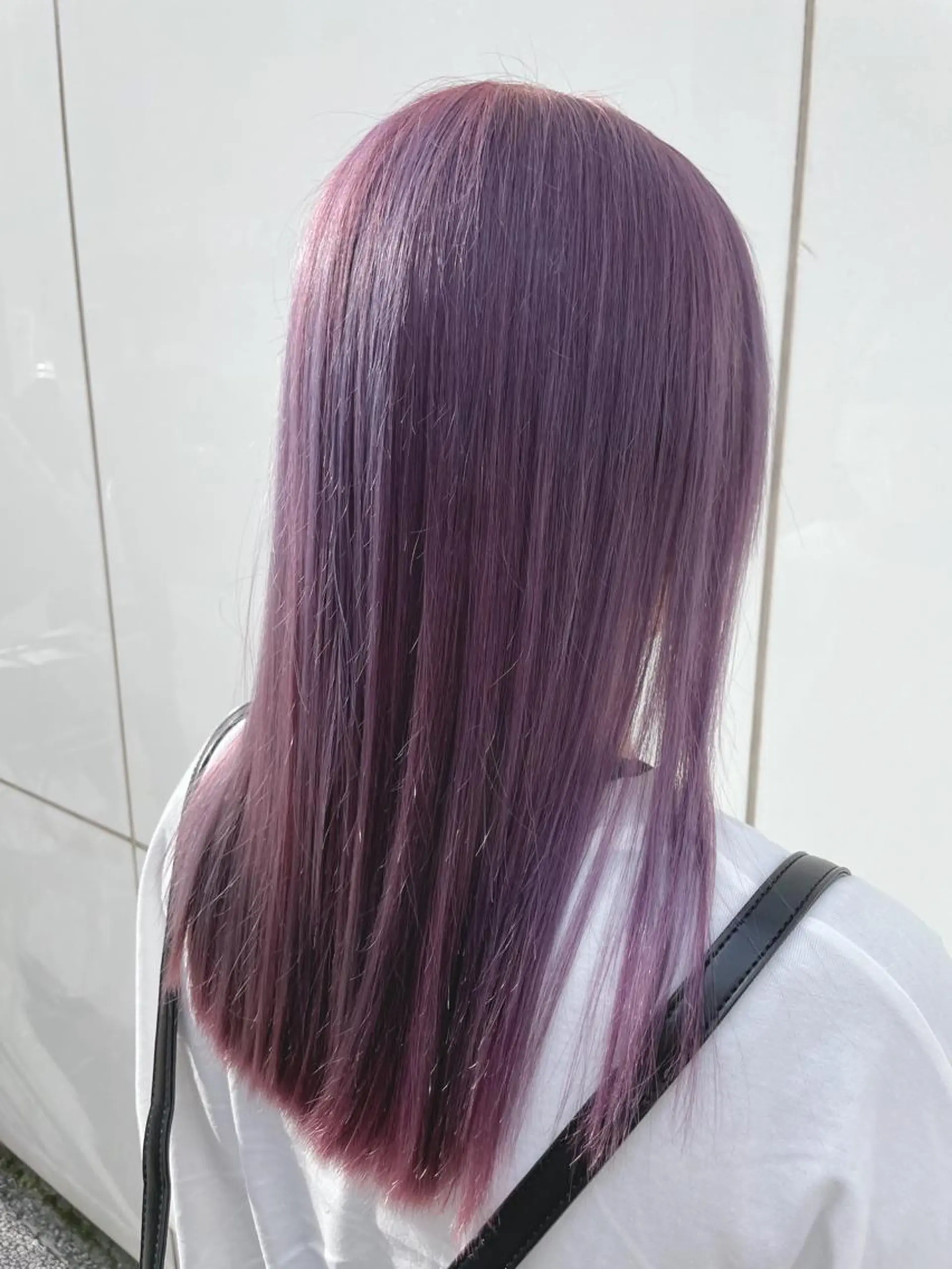 セミロング カラー バレイヤージュ ブリーチ ダブルカラー グラデーションカラー ハイライトカラー 岩戸 新のヘアスタイル