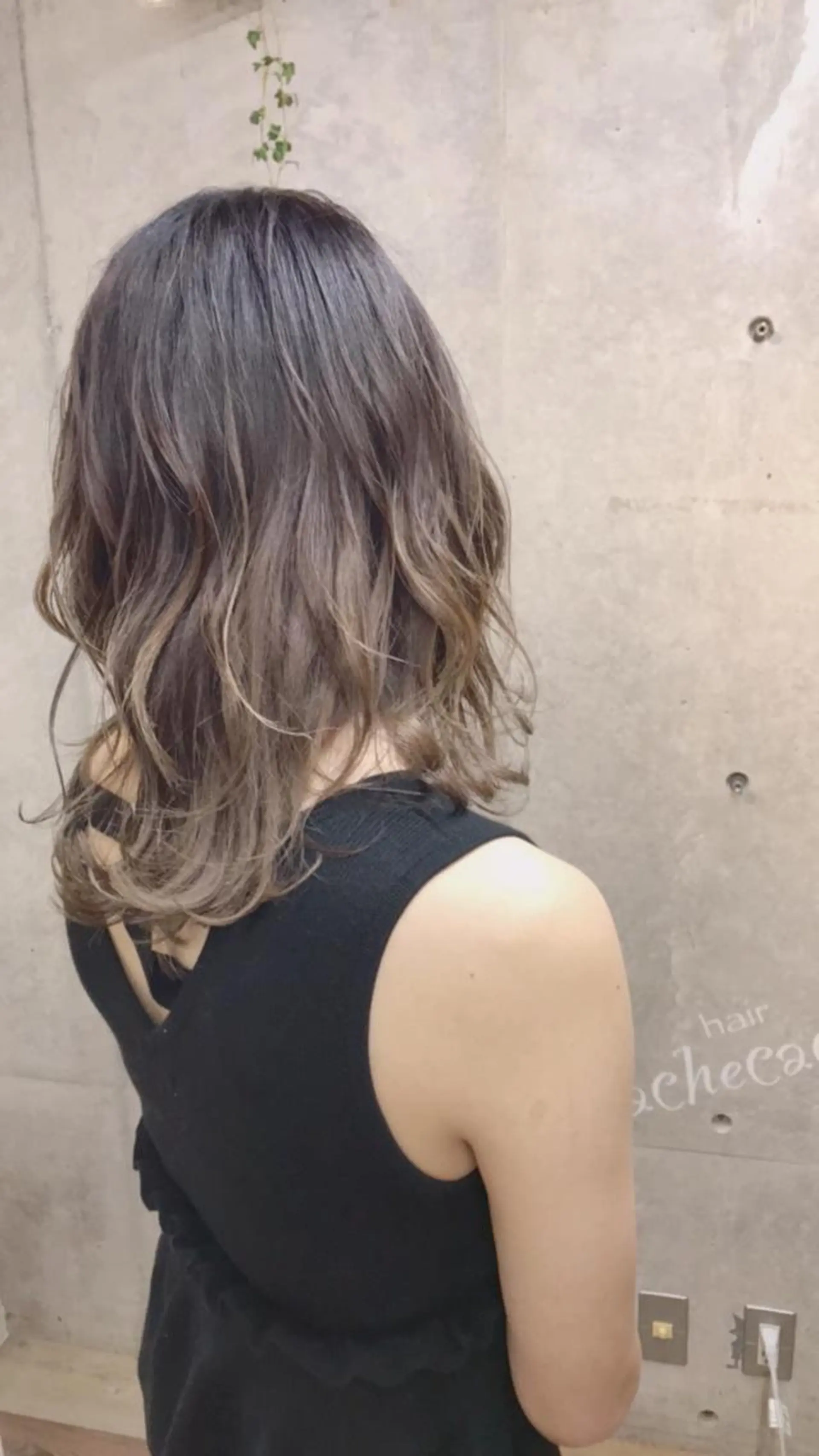 ミディアム カラー 及川 光のヘアスタイル