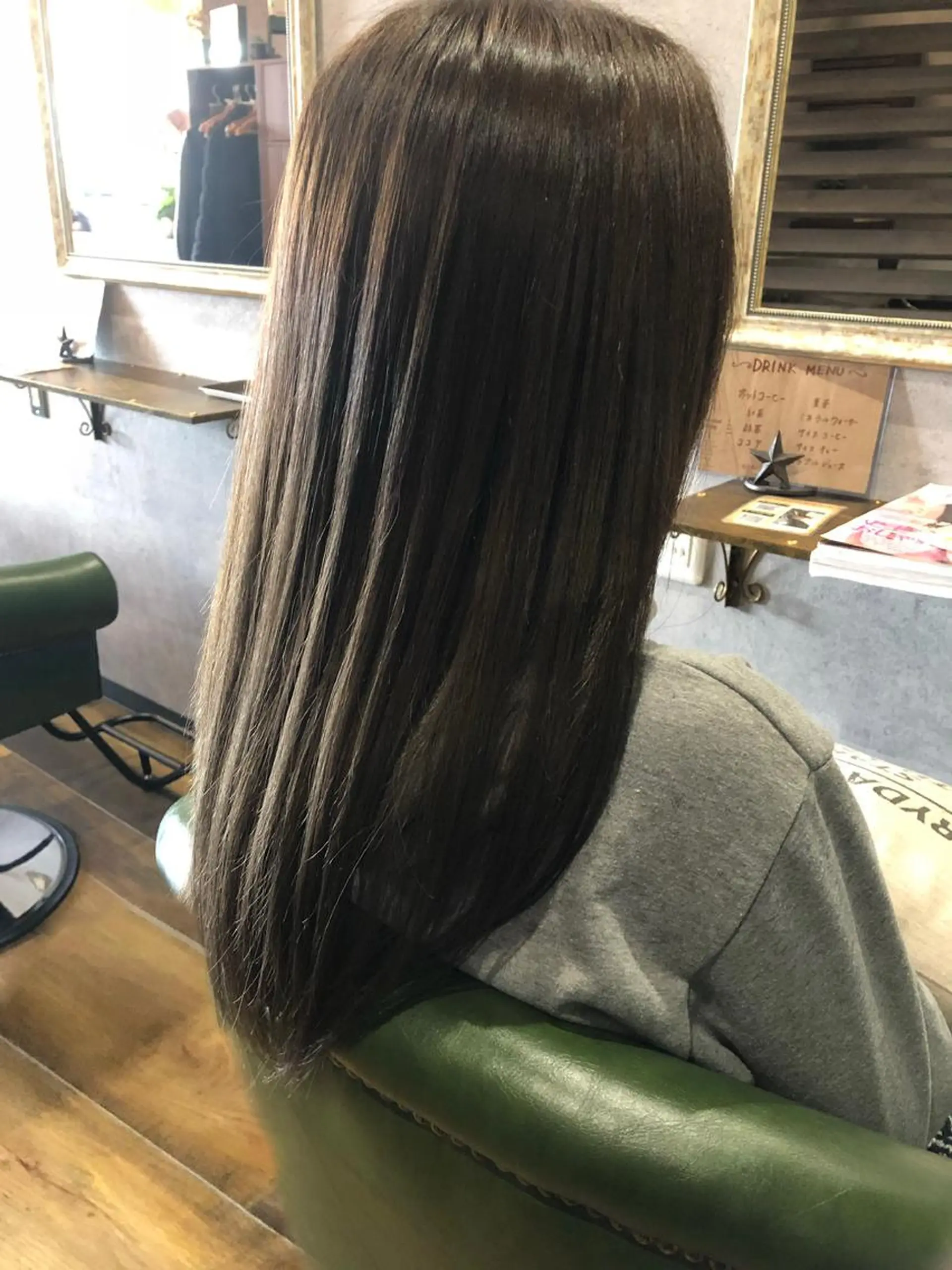 ロング 小山 悦宏のヘアスタイル