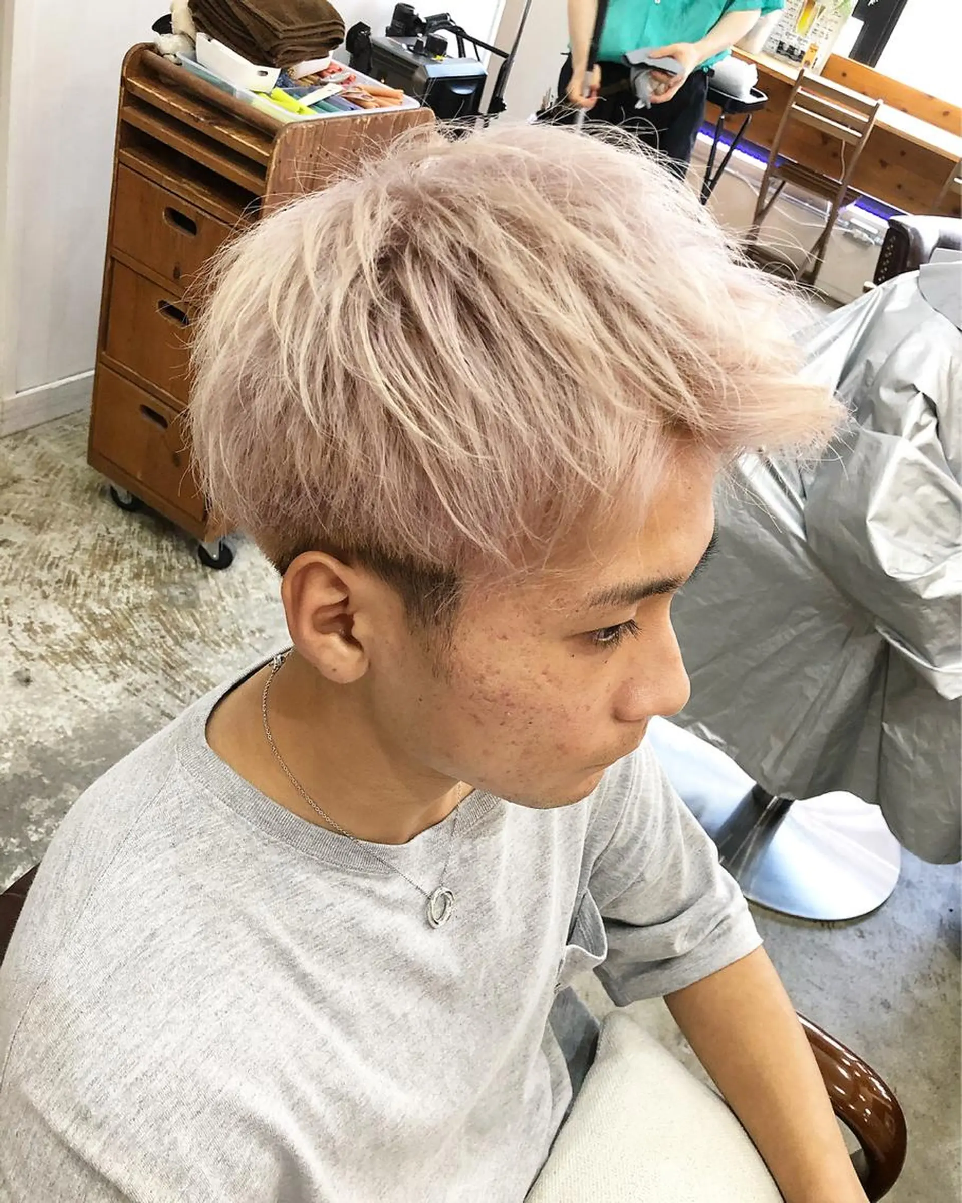 ショート カラー メンズ メンズブリーチ メンズハイトーン ベージュカラー ブリーチ ハイトーンカラー メンズカラー/ バレイヤージュ/聖斗のヘアスタイル