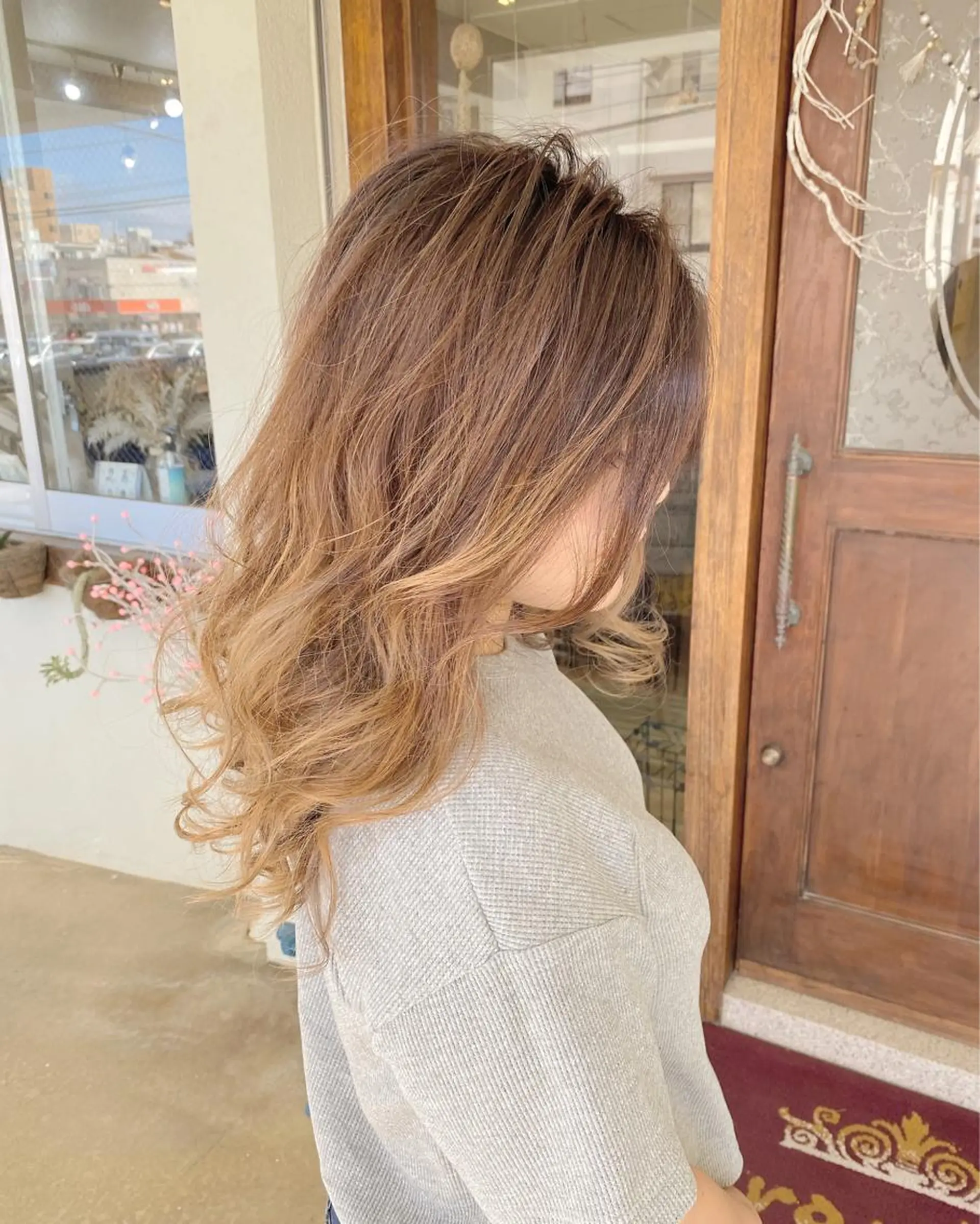 ミディアム カラー バレイヤージュ レイヤーカット カット ヘアカラー grand juteのヘアスタイル