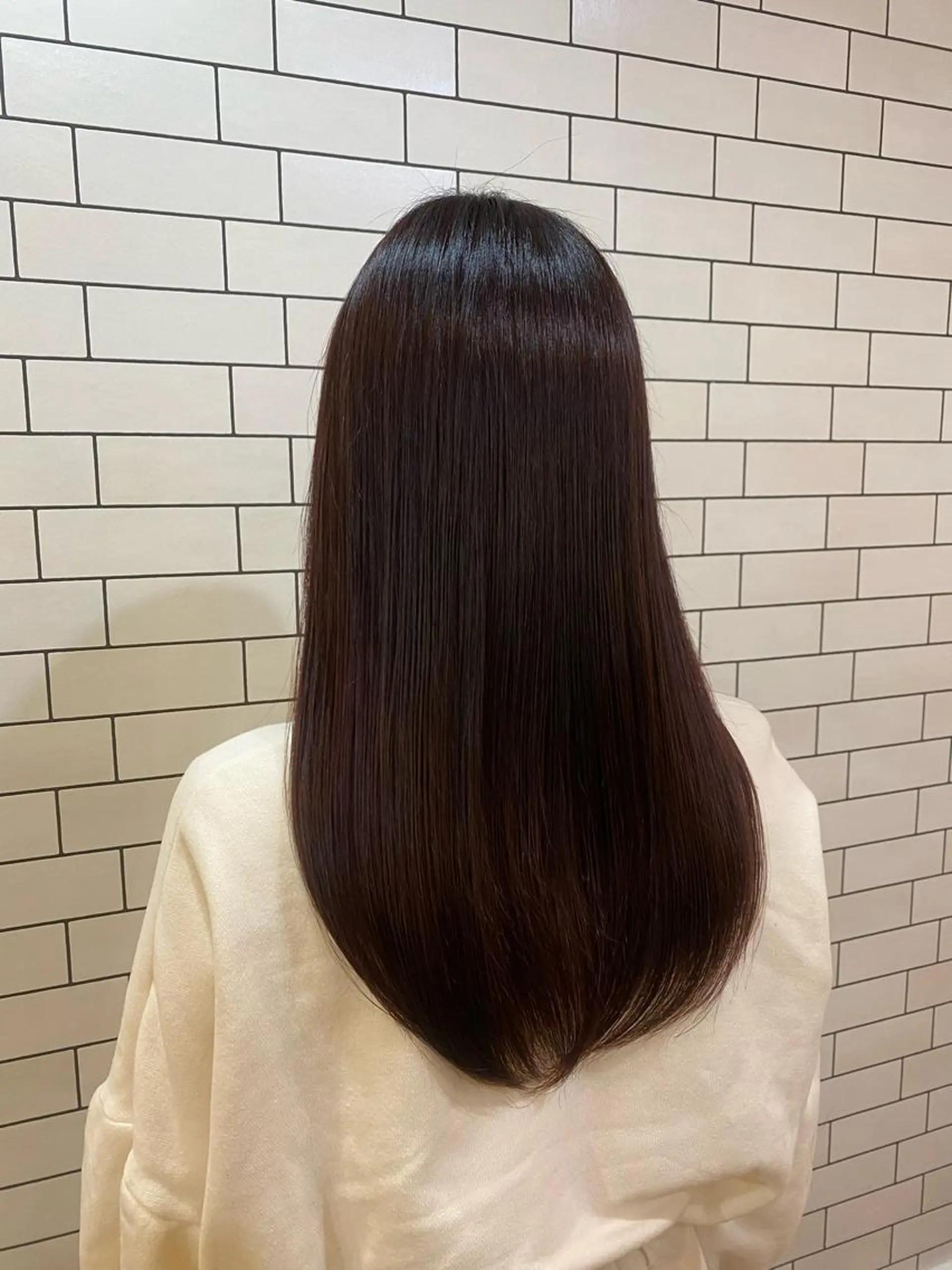 ロング 酸性ストレート カット ヘアカラー トリートメント オーストヘアージジ所属・TAI透明カラー 柔らかい縮毛矯正のヘアスタイル