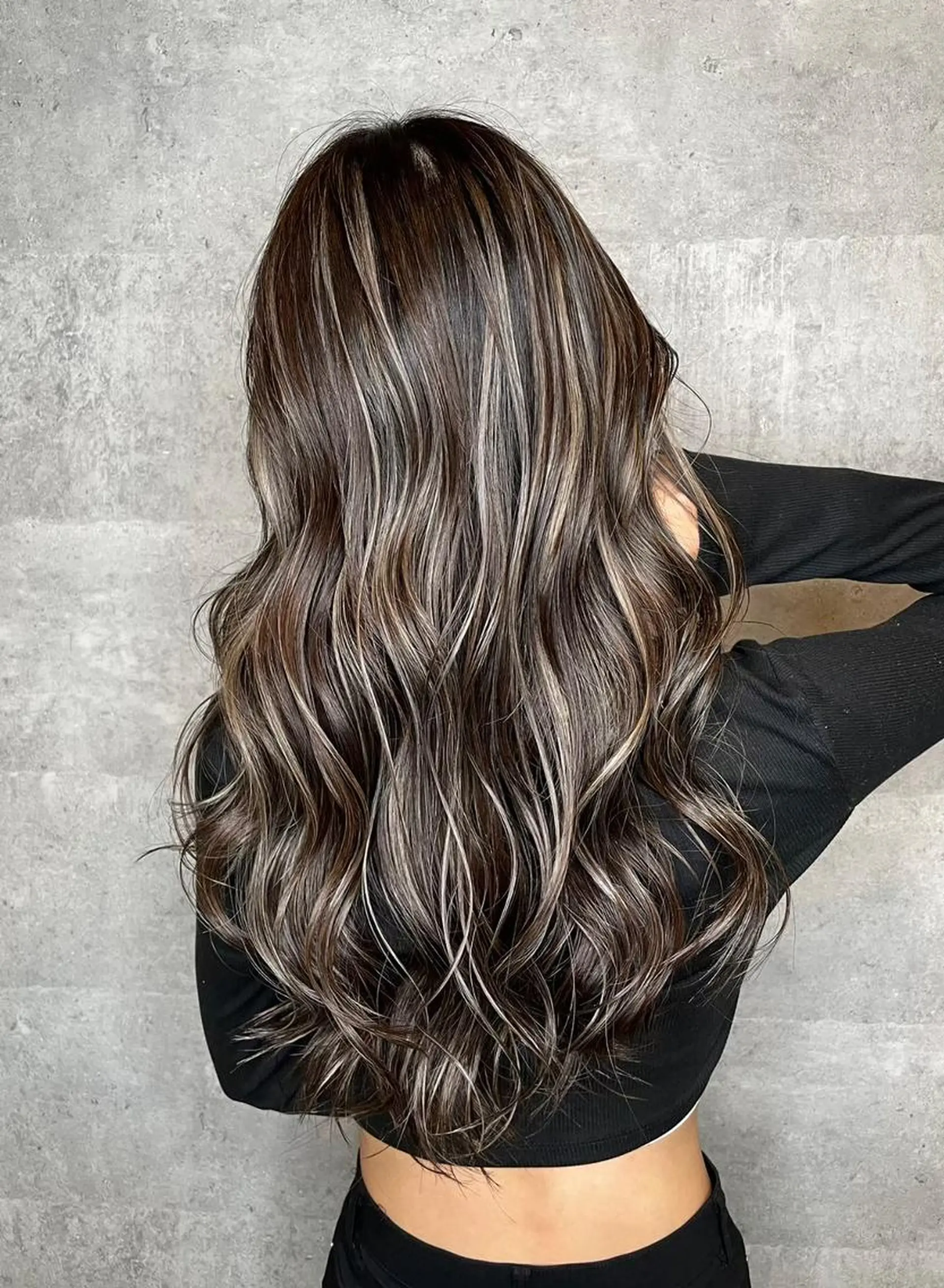 カラー アディクシーカラー バレイヤージュ 黒髪 ブリーチ ダブルカラー カット ヘアカラー トリートメント ＿WHITE鳳店 アンダーバーホワイトのヘアスタイル
