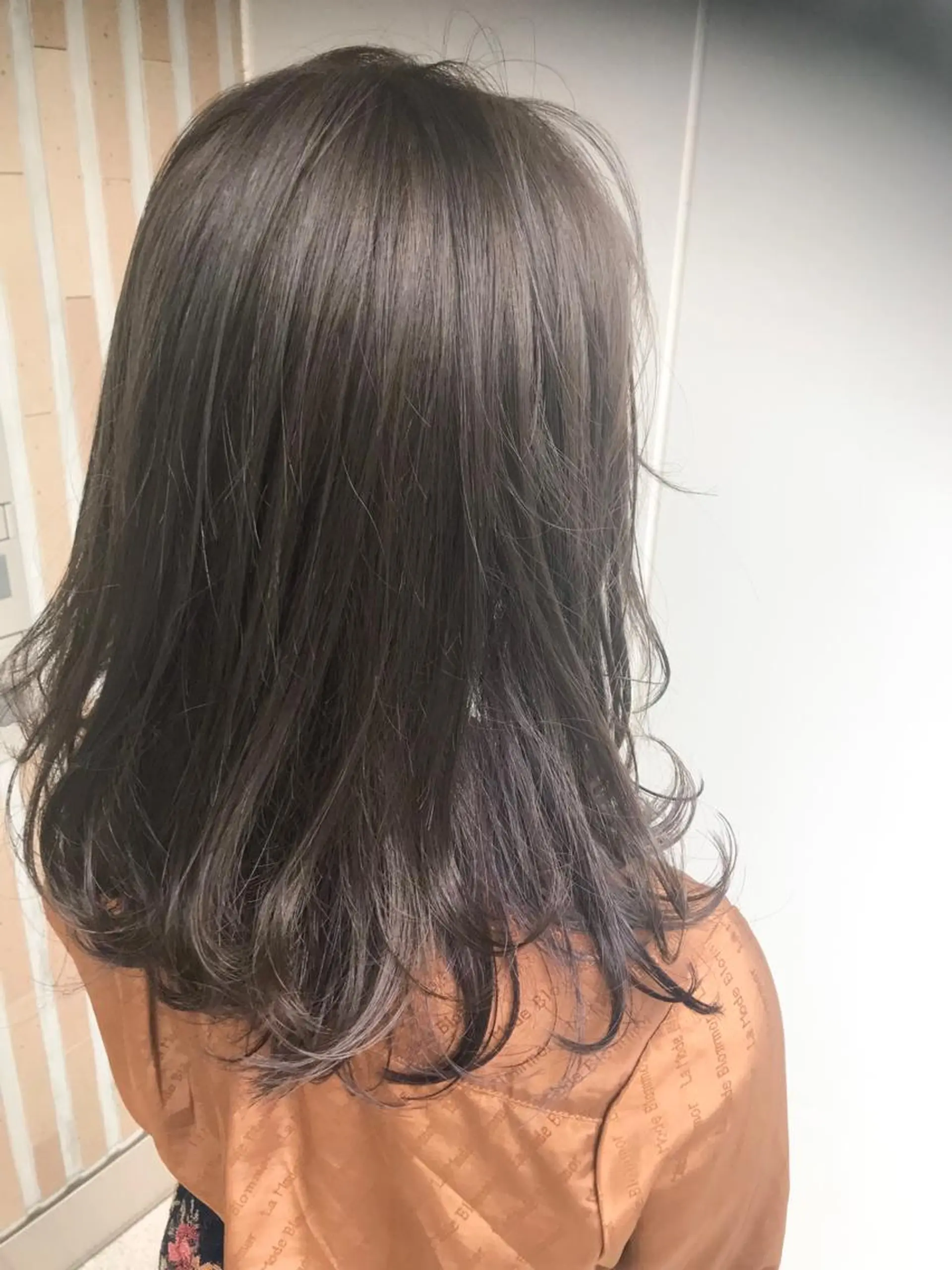 ミディアム カラー ブリーチ グレージュ インナーカラー ピンクカラー カット ヘアカラー トリートメント 久保亮太 /大人ショートのヘアスタイル