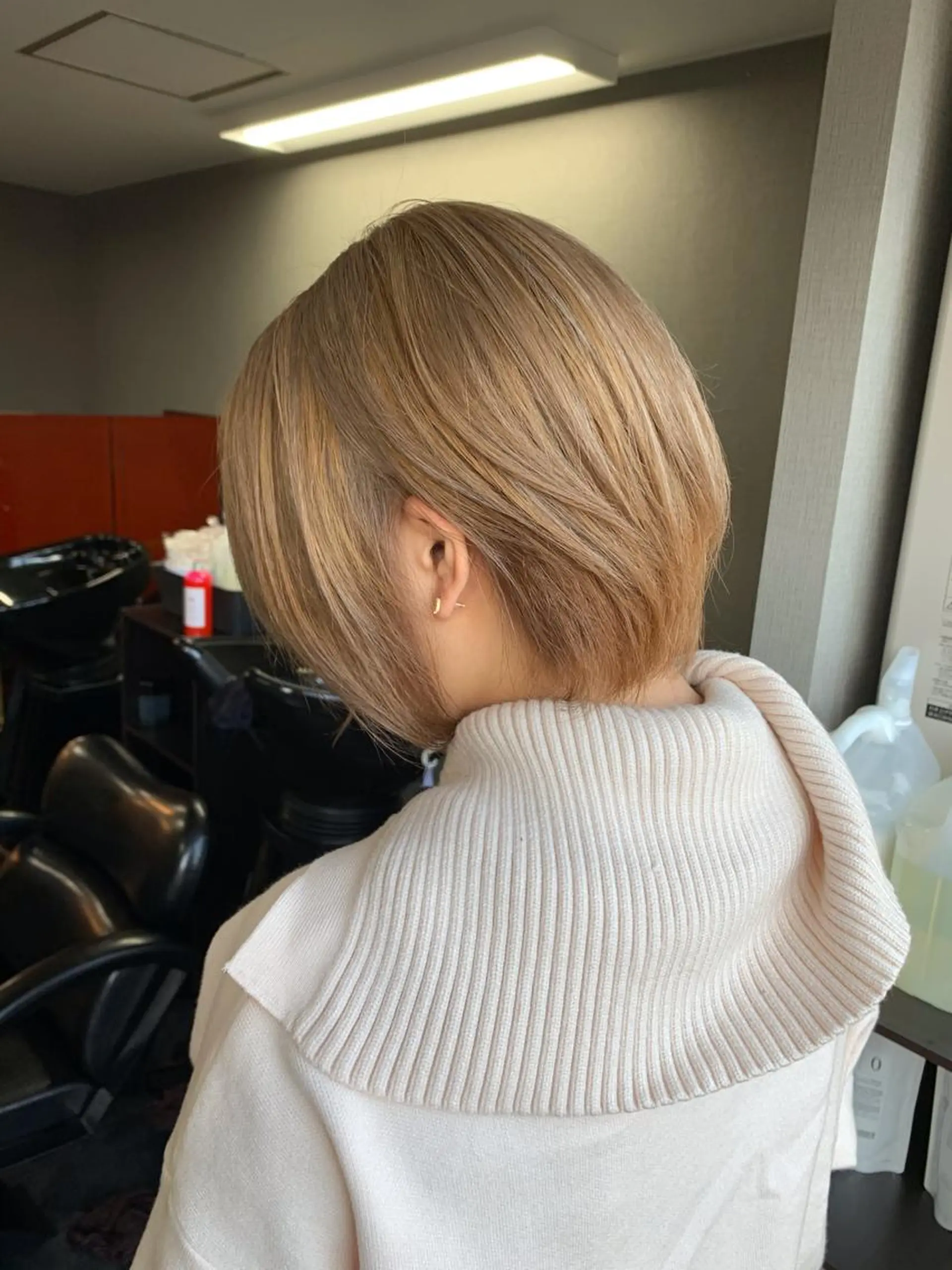 ショート アッシュ ハイライト レイヤーカット stylist ネネのヘアスタイル