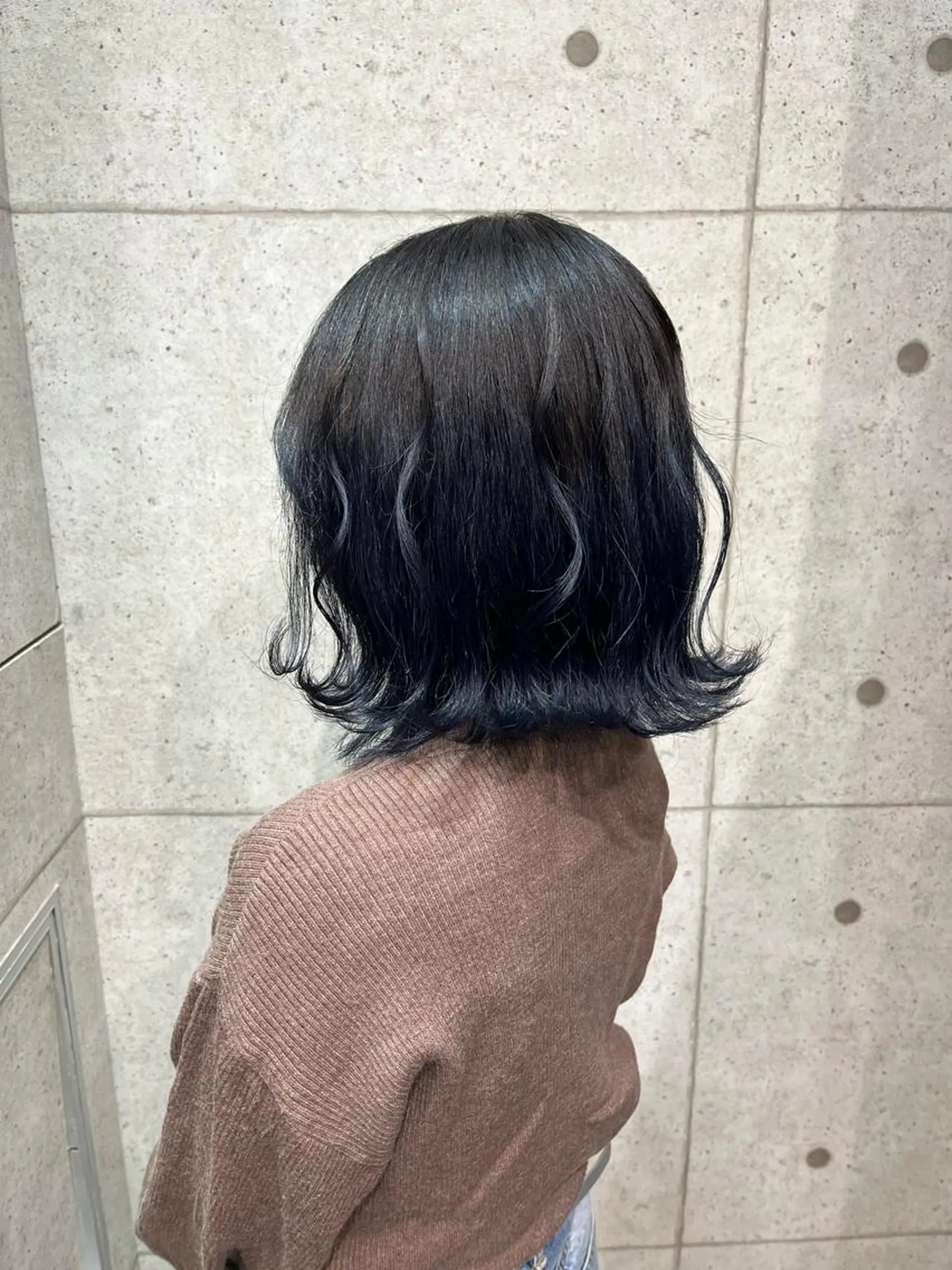 ミディアム カラー 黒髪 ブルーカラー ブルーブラック 🌀メンズパーマ🌀 中島 日菜のヘアスタイル
