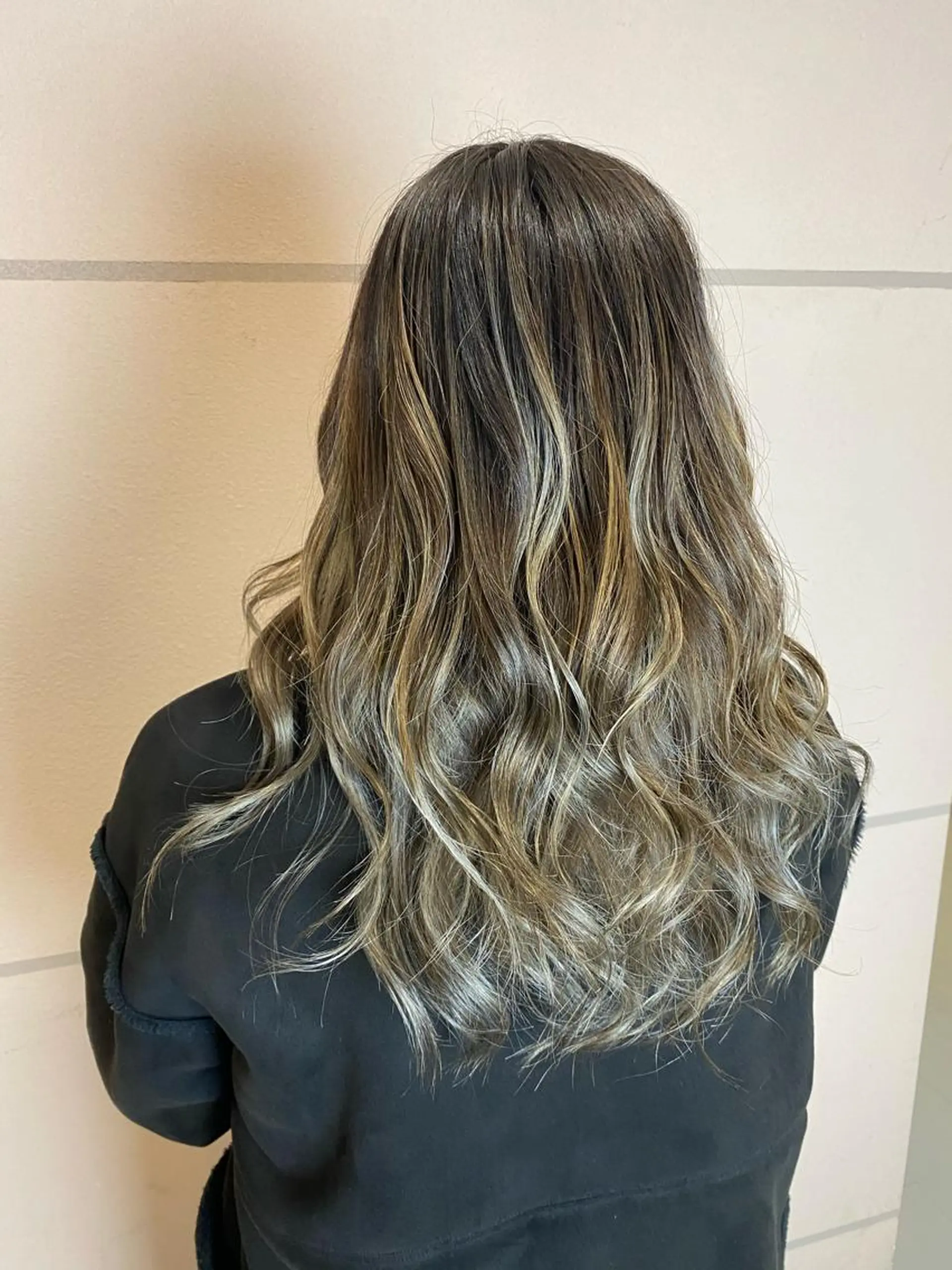 ロング カラー TRUCK トラックのヘアスタイル