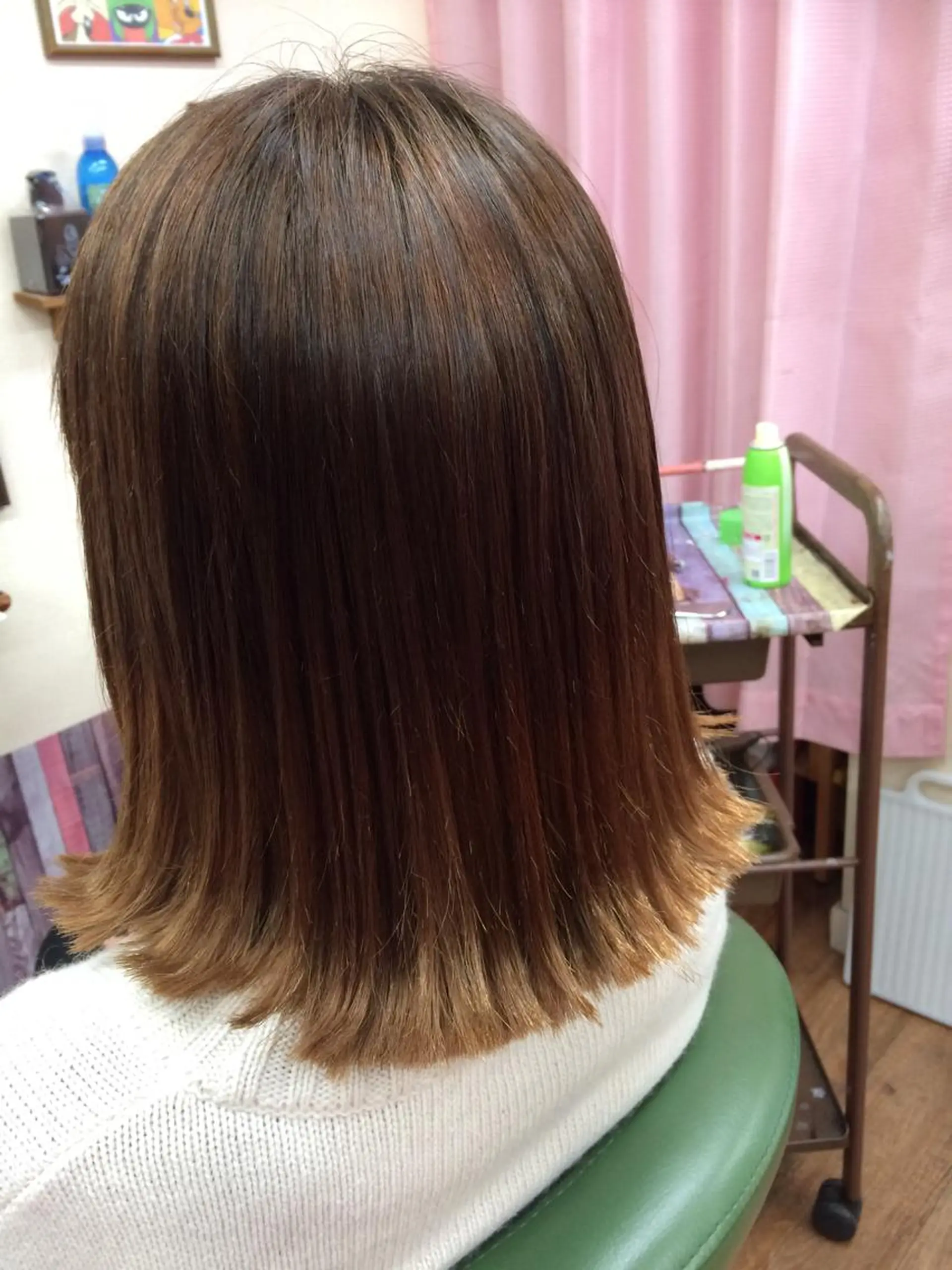 ミディアム カラー 外ハネヘア ヘアカラー トリートメント kou艶髪師色髪師 こう 艶髪師色髪師のヘアスタイル