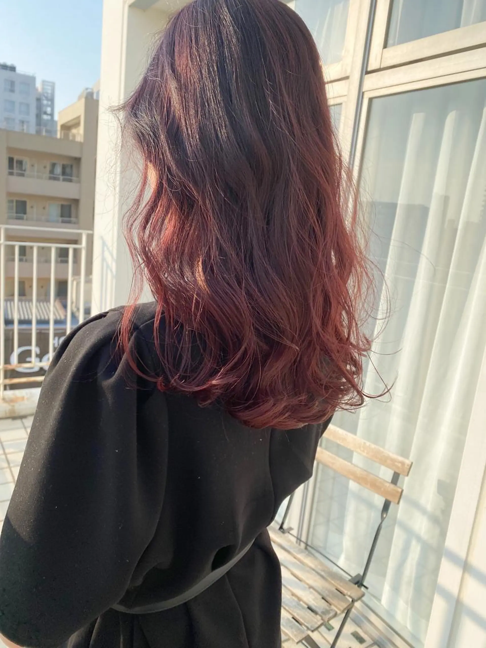 セミロング カラー ブリーチ グラデーションカラー ブリーチなしカラー ピンクカラー バイオレットカラー カット ヘアカラー トリートメント 艶 透け感カラー 似合わせ 齊木 勇人のヘアスタイル