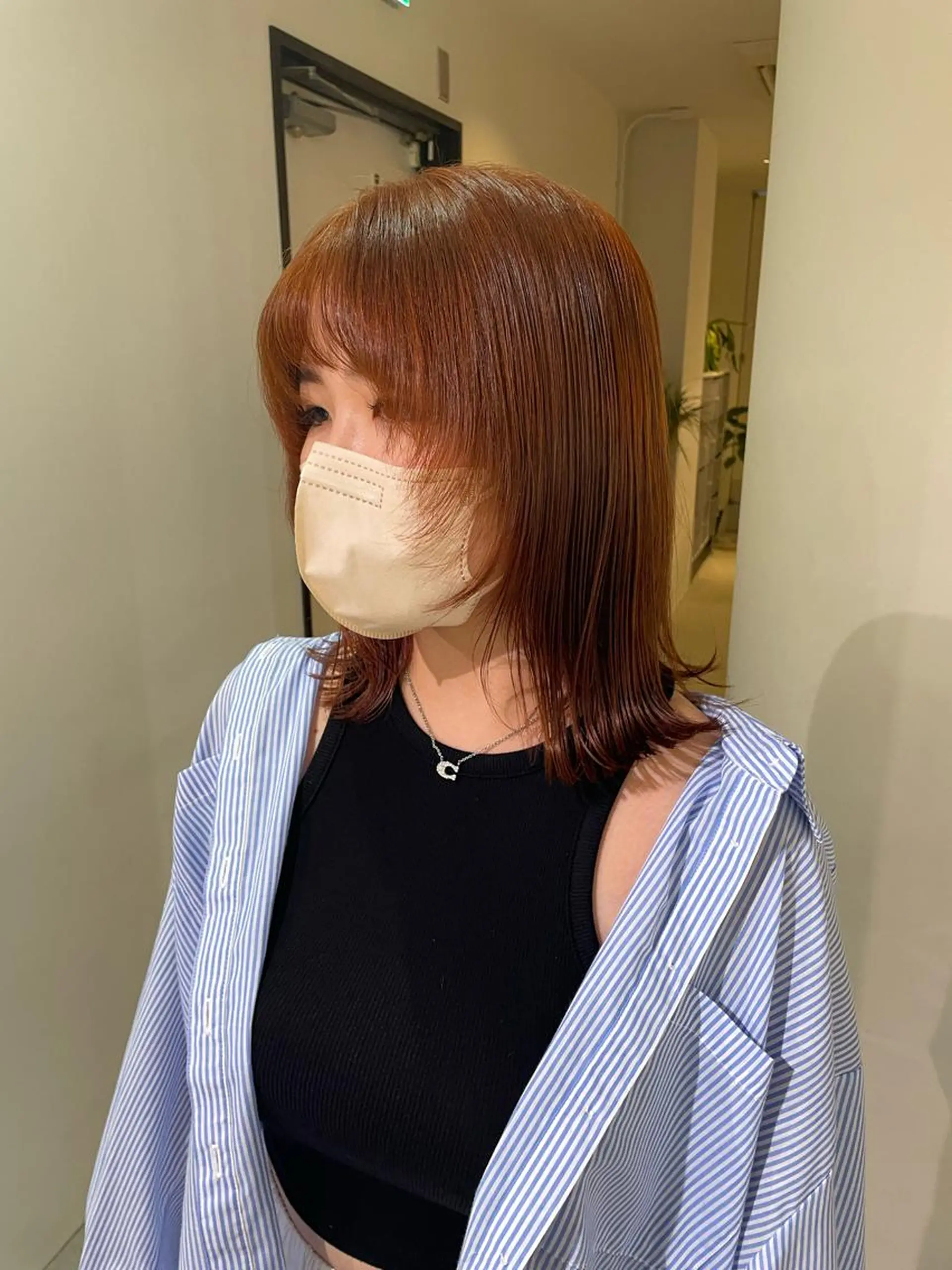 ミディアム カラー ヘアカラー トリートメント MIU/ルーツカラー ボブ/顔周りレイヤーのヘアスタイル
