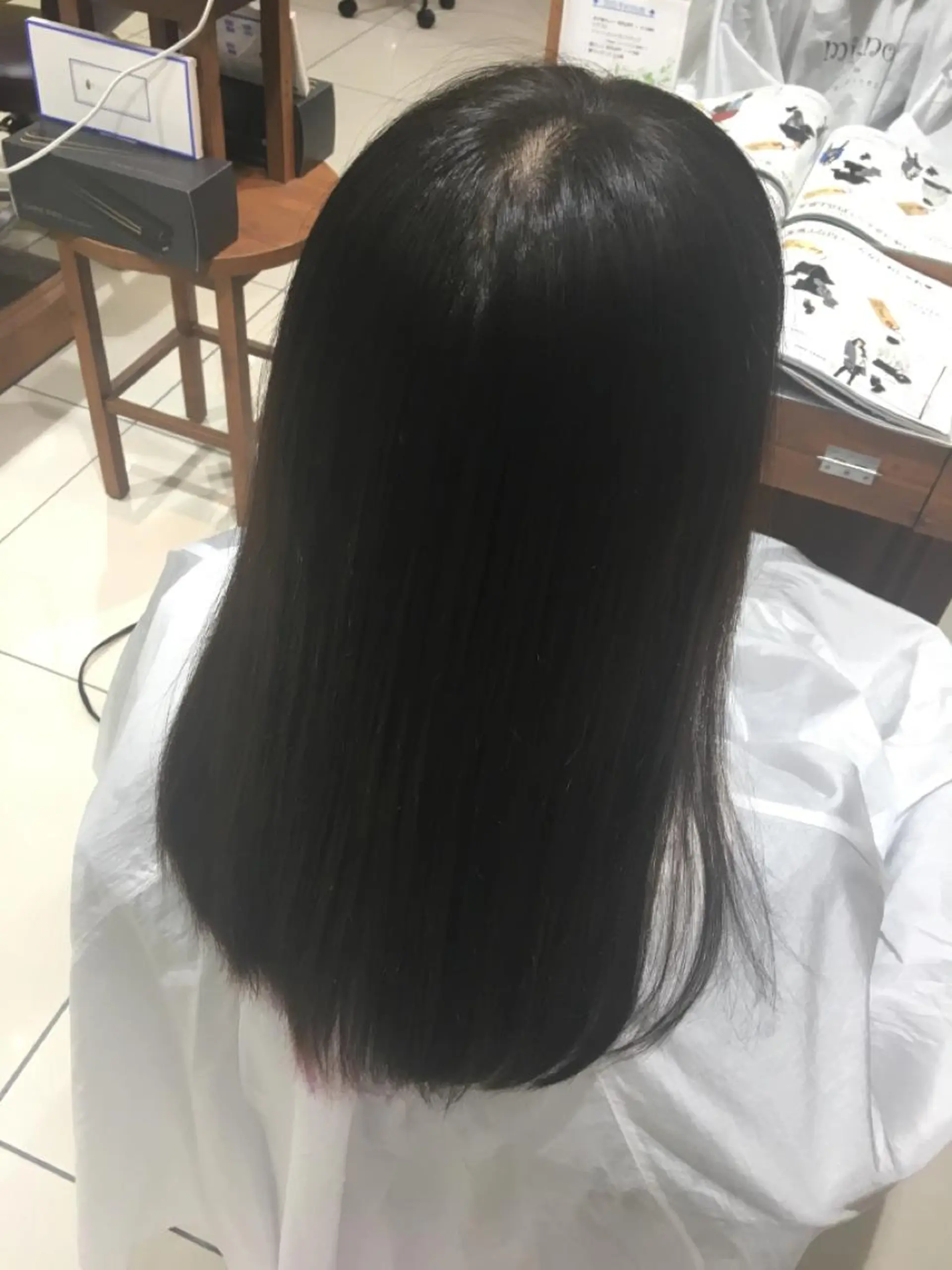 セミロング esse大阪茶屋町店所属・レイヤーカット 新井田陽寿のヘアスタイル