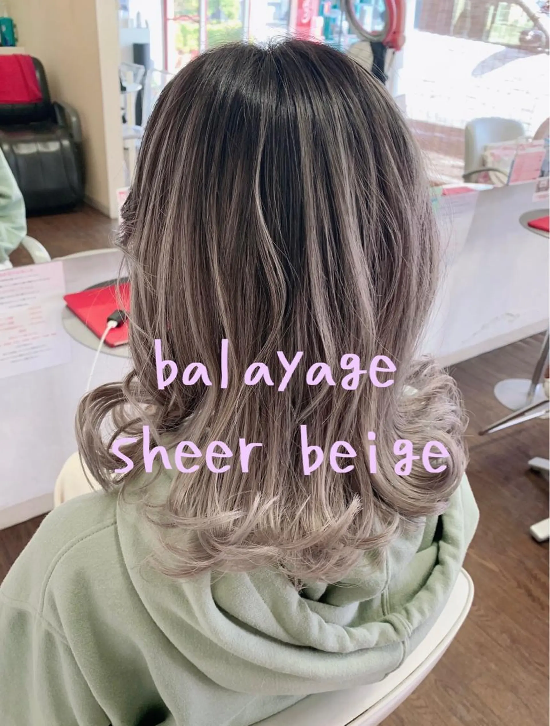 ミディアム カラー バレイヤージュ レイヤーカット ヘアカラー 萩原 博のヘアスタイル