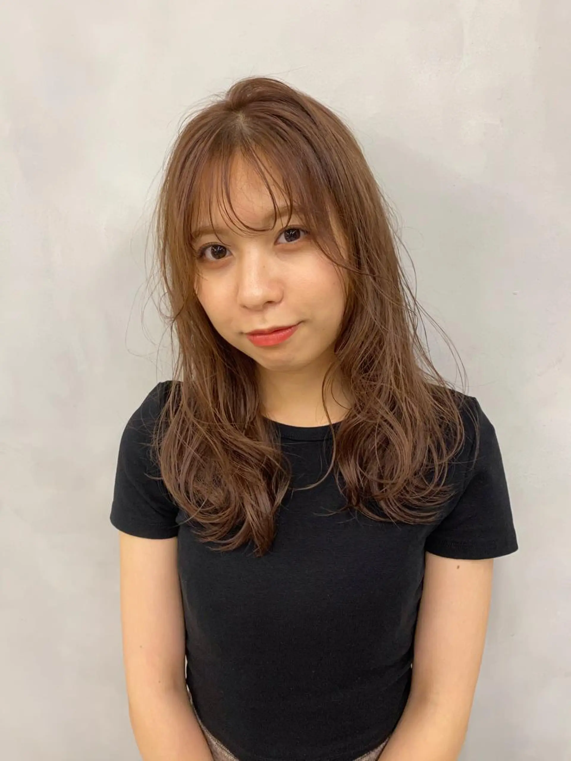 セミロング カラー 艶ハイトーンブリーチ 🌈小林侑雅のヘアスタイル