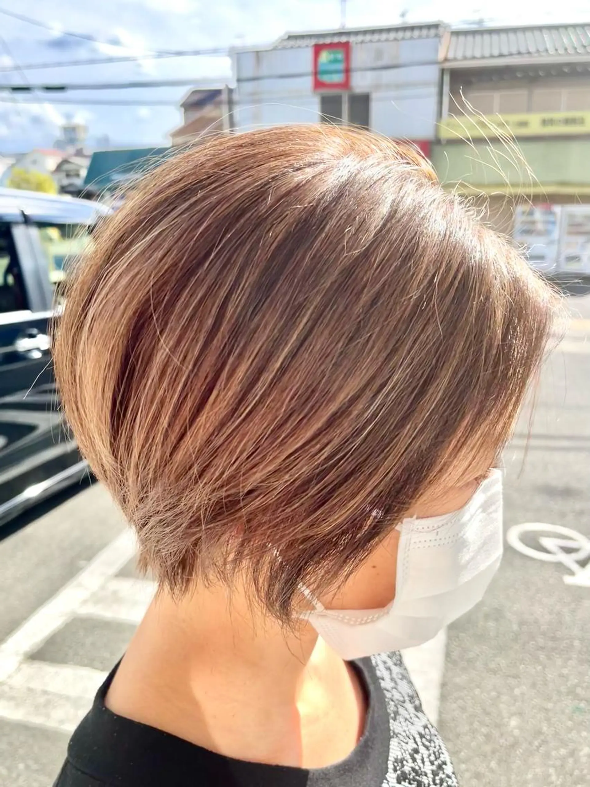 ショート カラー ハイライトカラー ハイライト カット ヘアカラー 保子 祐里香のヘアスタイル