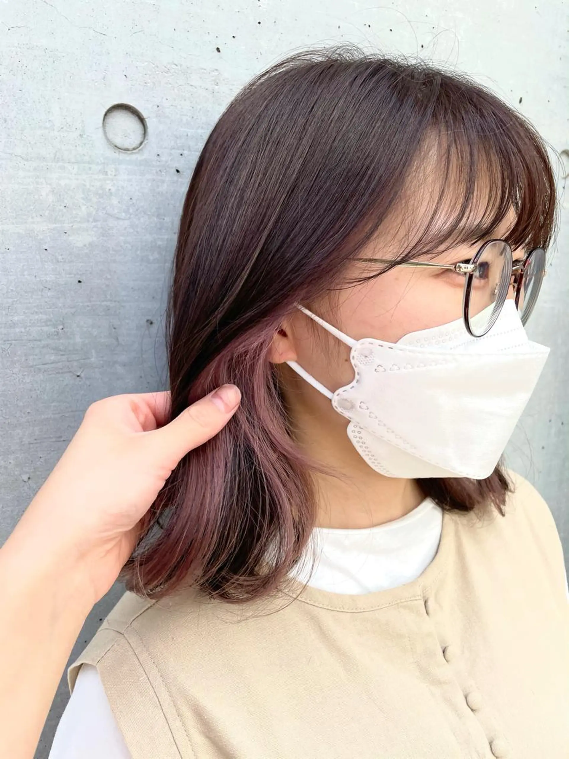 ミディアム カラー インナーカラー ピンクカラー シアーピンク ヘアカラー トリートメント chama レイヤーカットのヘアスタイル