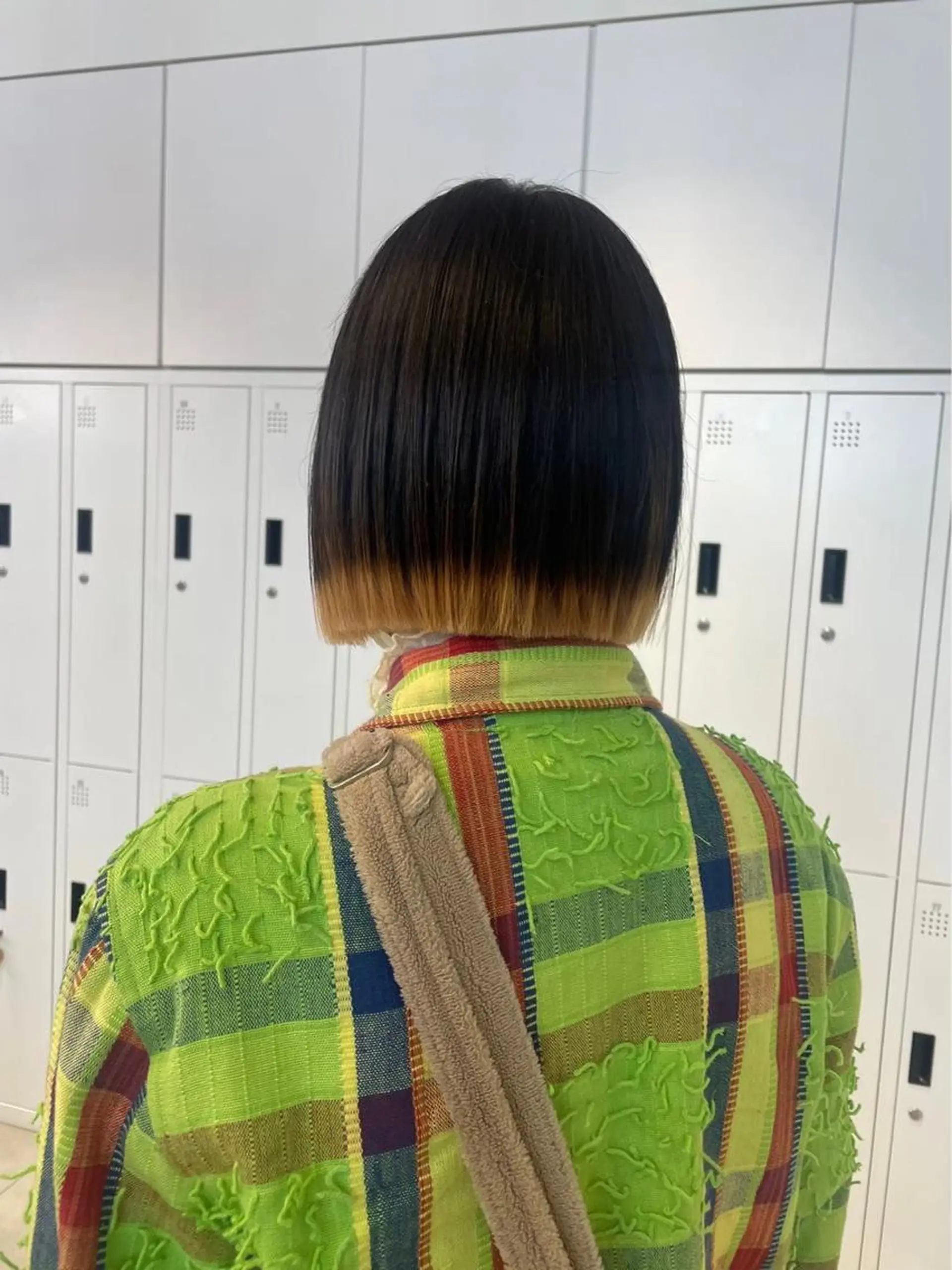 ショート カラー ベージュカラー 黒髪 ブリーチ ブルーカラー ブルーブラック 似合わせカット パーマ/コトミ🐸のヘアスタイル