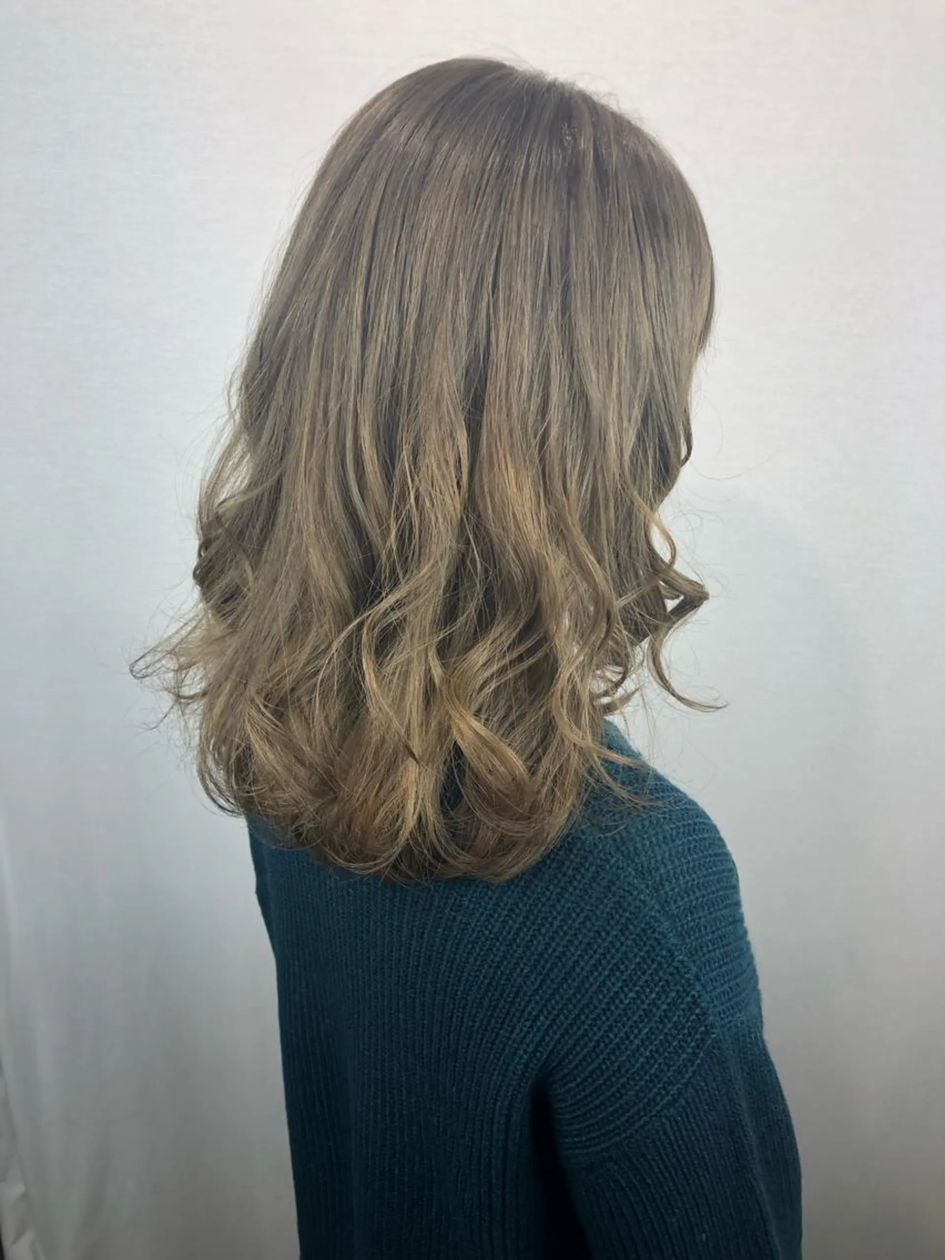 ロング カラー アッシュ ハイトーンカラー ミルクティーアッシュ ヘアカラー 2nd所属・🤍2nd🤍田所 美希のヘアスタイル