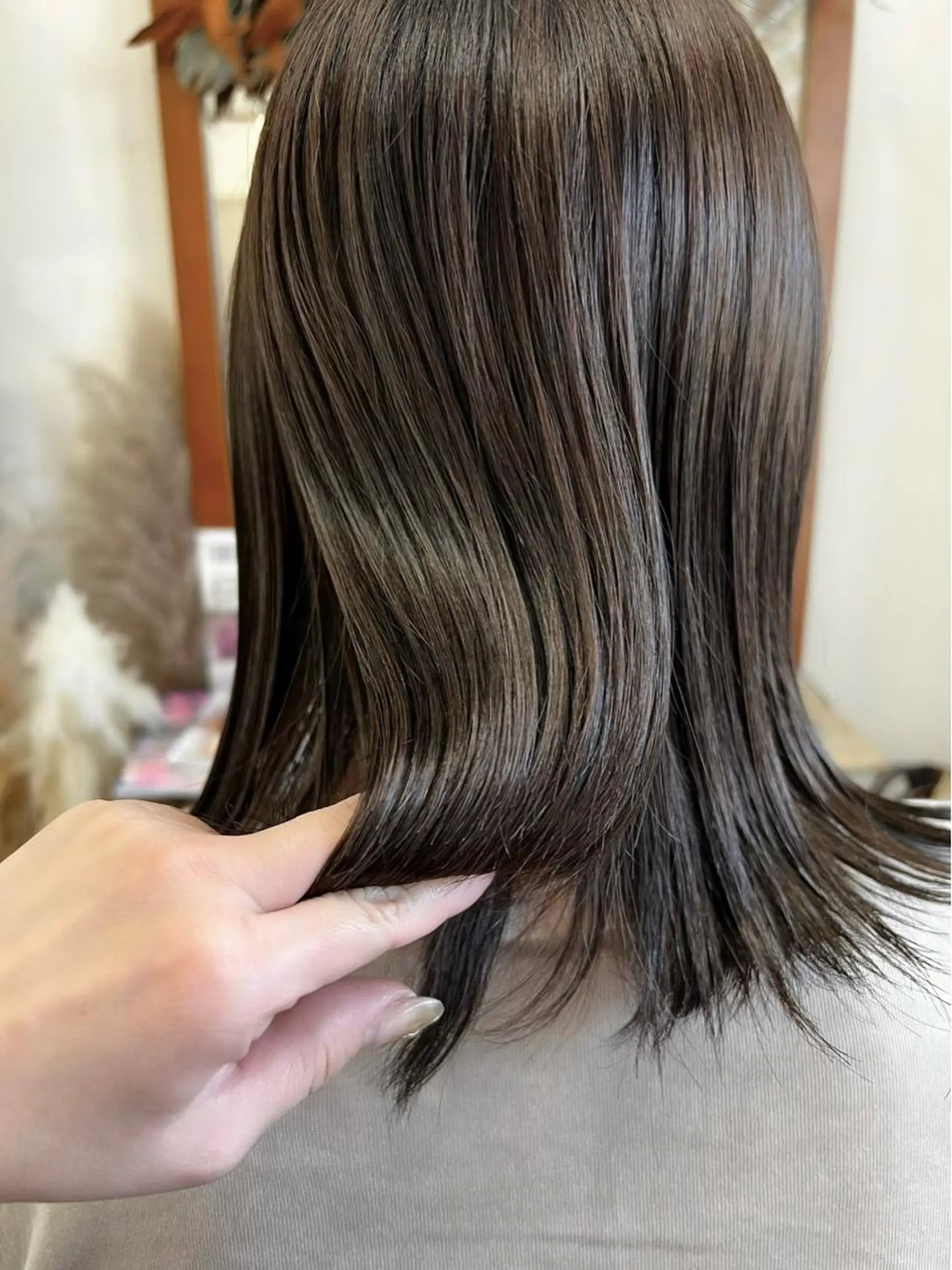 ミディアム カラー 透明感カラー グレージュ hair works raptureのヘアスタイル